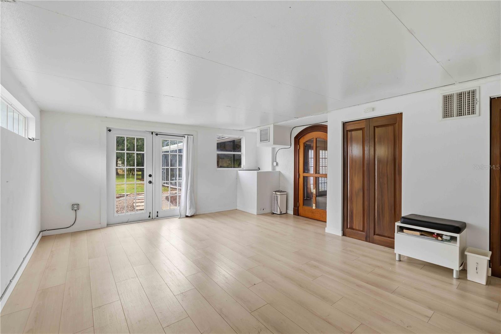 7402 CASTLE DR — photo 39
