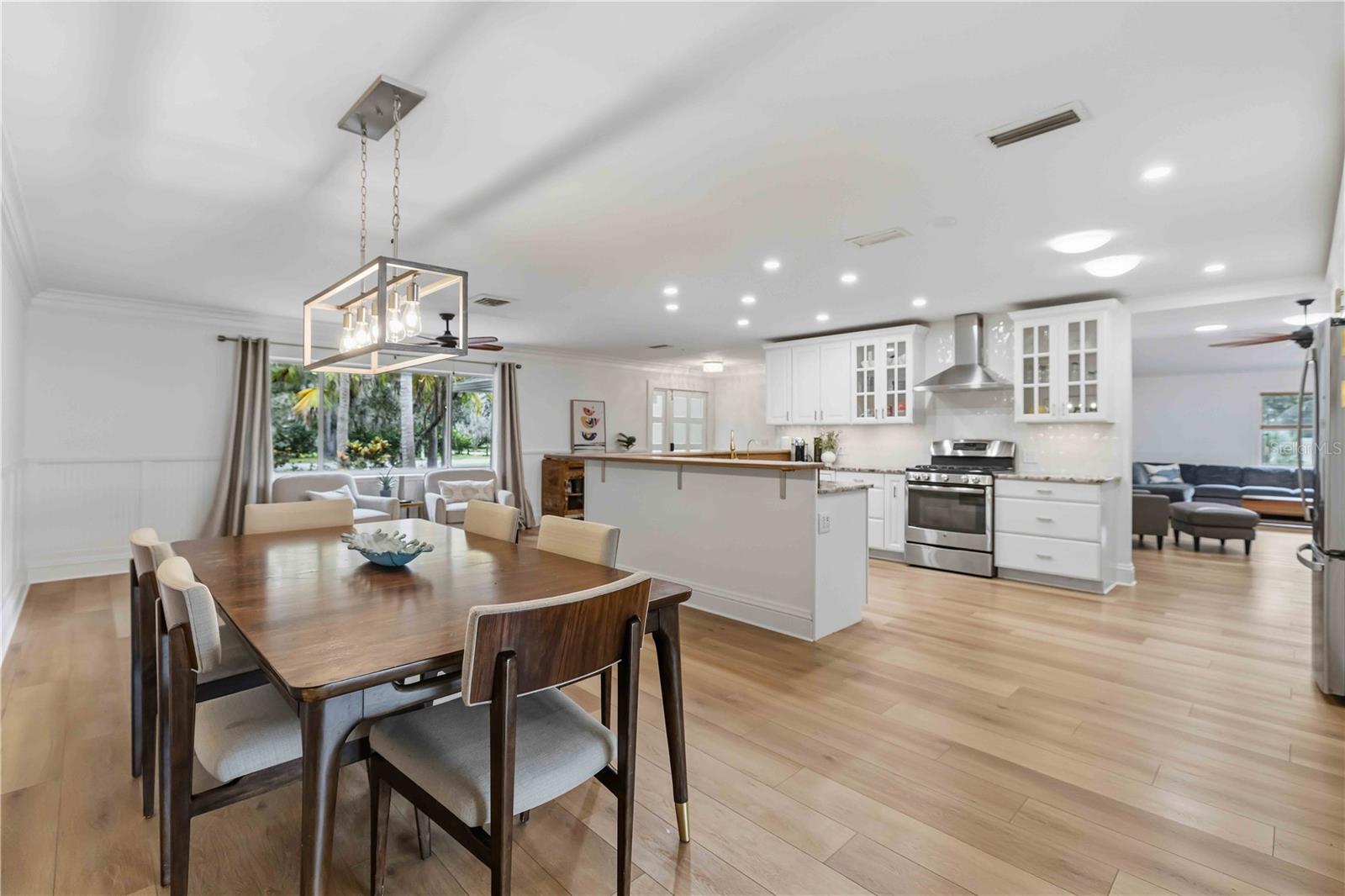7402 CASTLE DR — photo 15