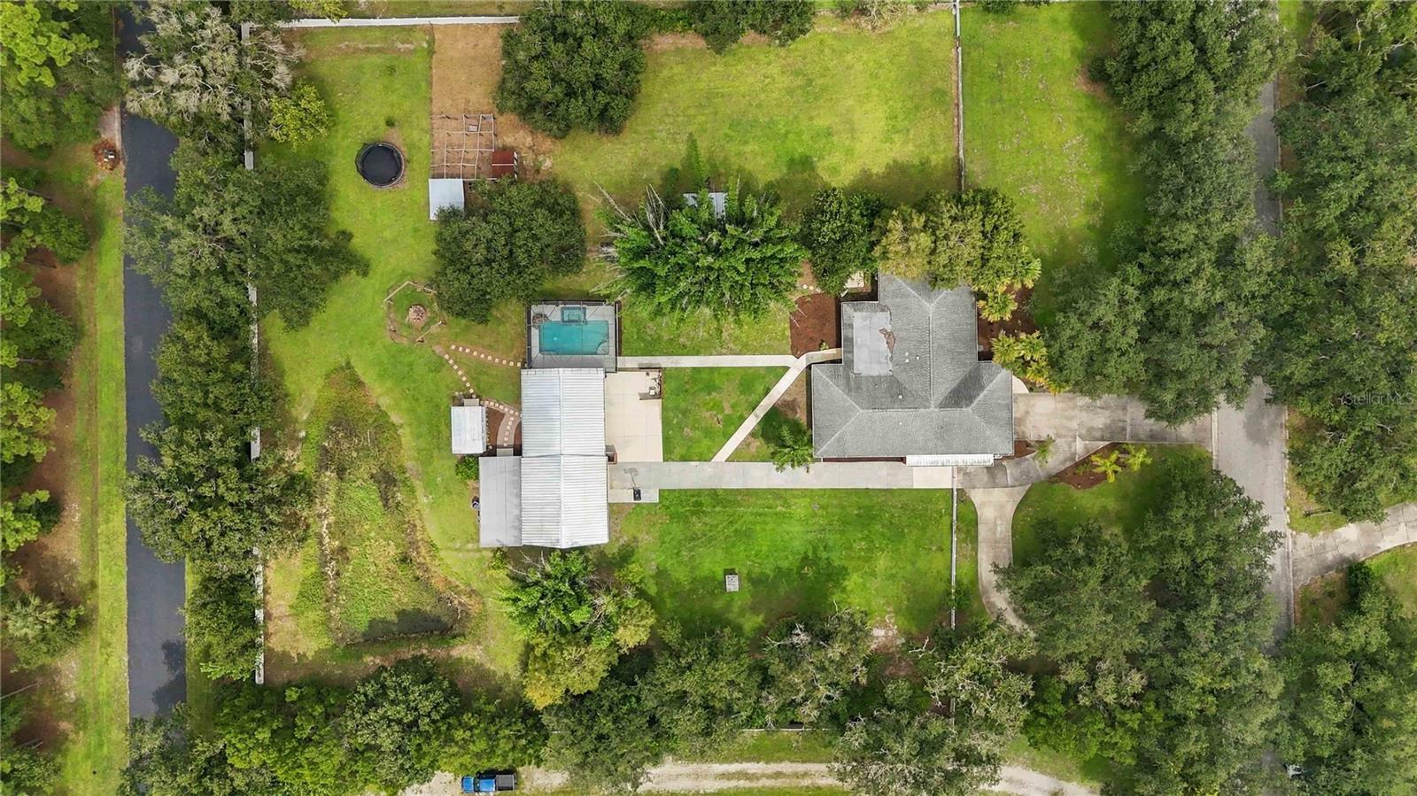 7402 CASTLE DR — photo 3