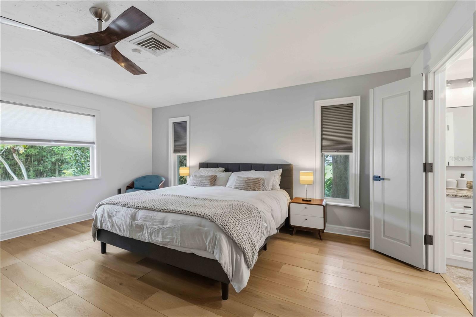 7402 CASTLE DR — photo 23