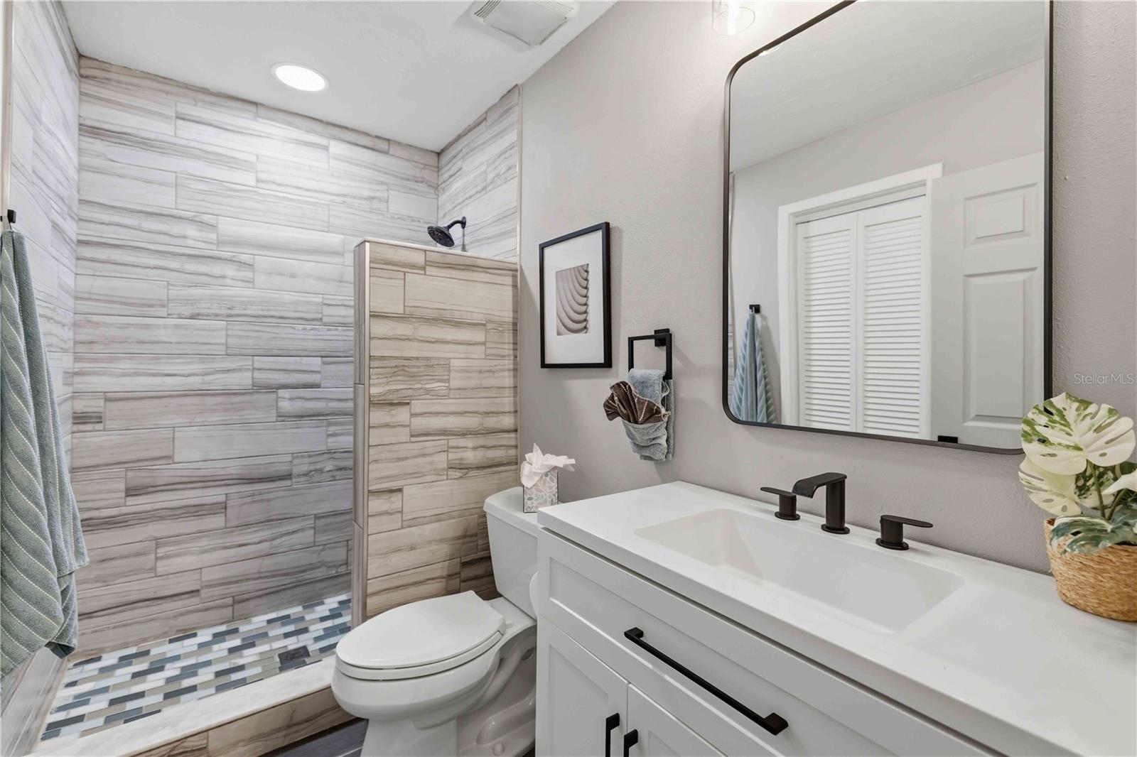 7402 CASTLE DR — photo 28