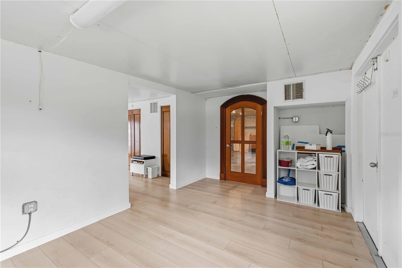 7402 CASTLE DR — photo 41