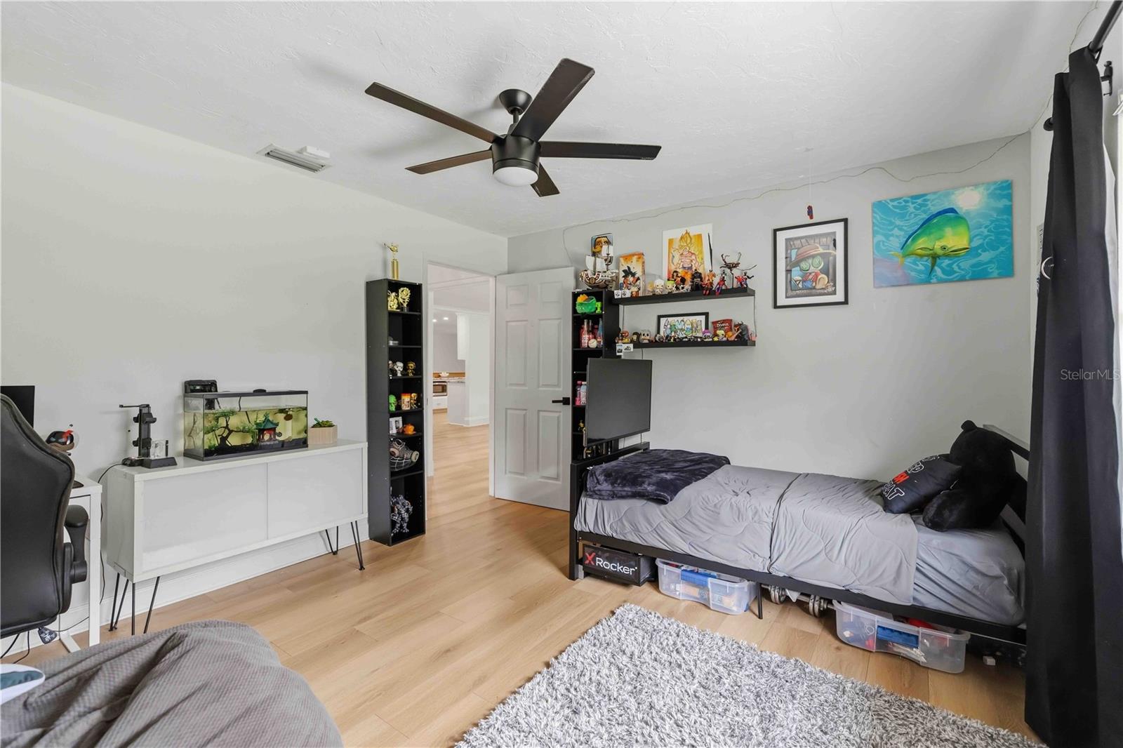 7402 CASTLE DR — photo 29