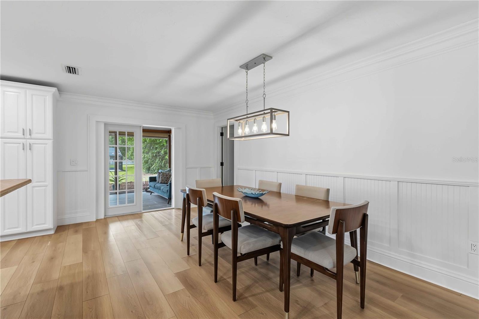 7402 CASTLE DR — photo 14