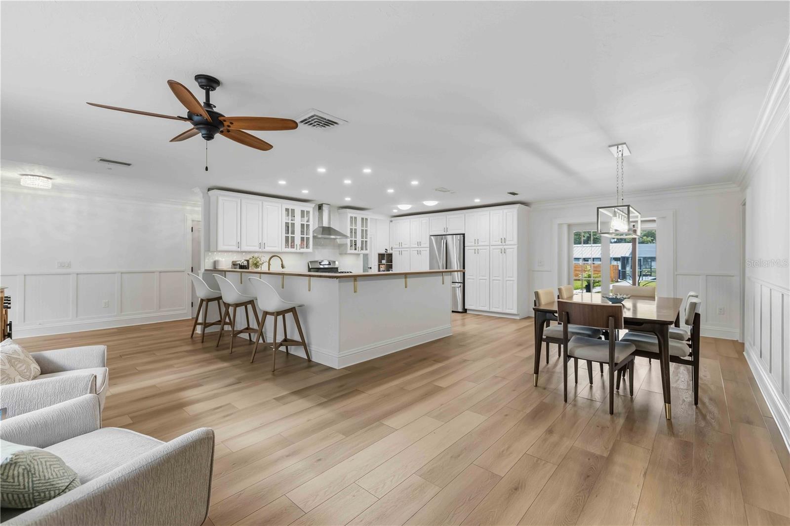 7402 CASTLE DR — photo 12