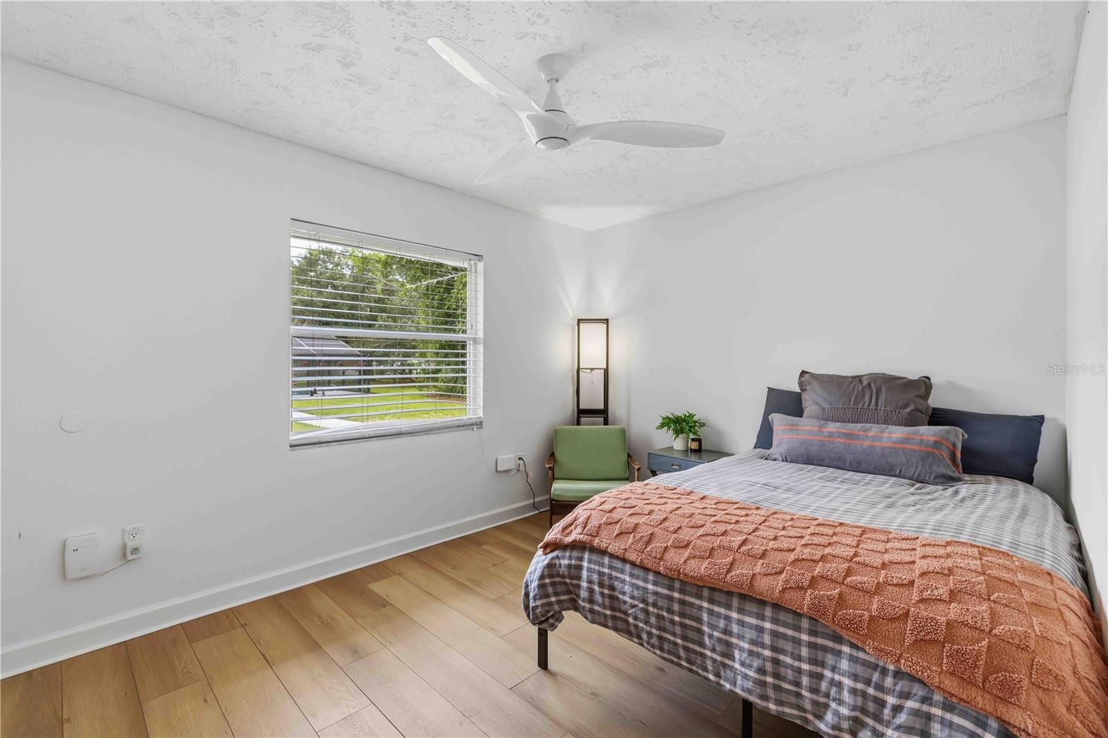7402 CASTLE DR — photo 26