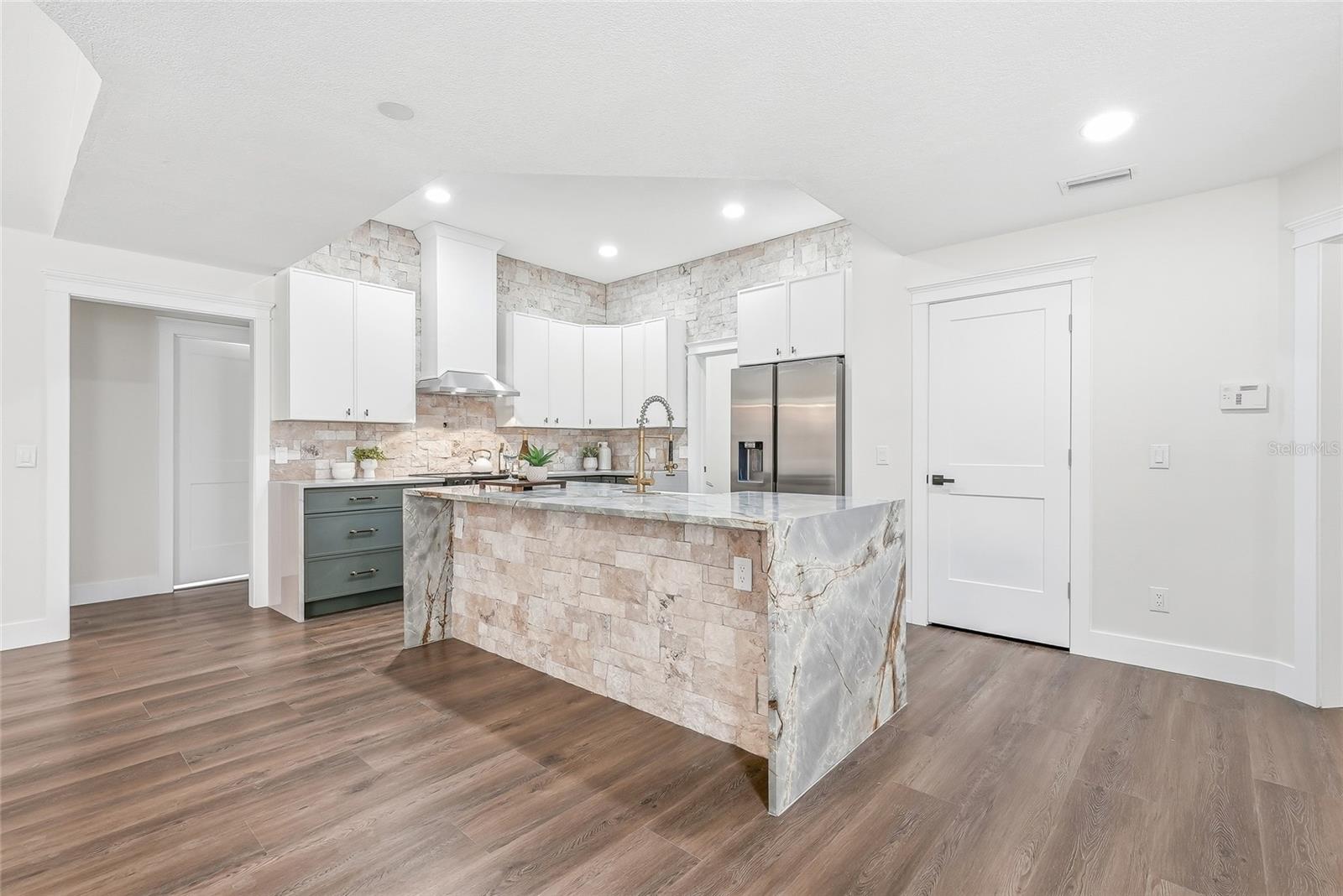 2602 S MILLER RD — photo 14