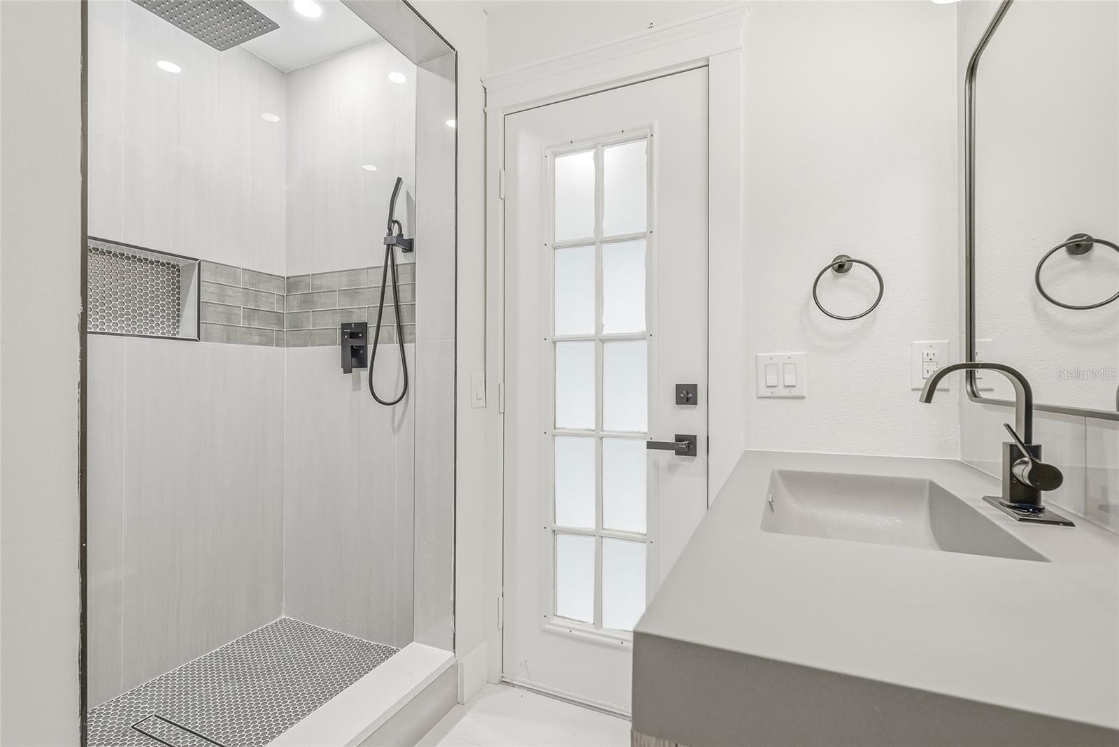 2602 S MILLER RD — photo 44
