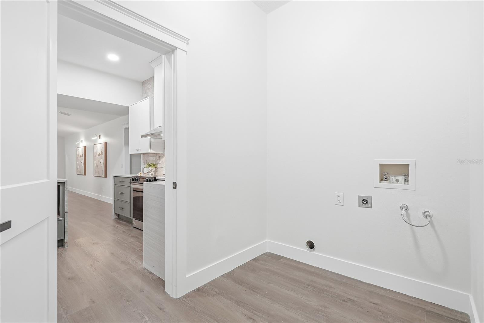 2602 S MILLER RD — photo 34