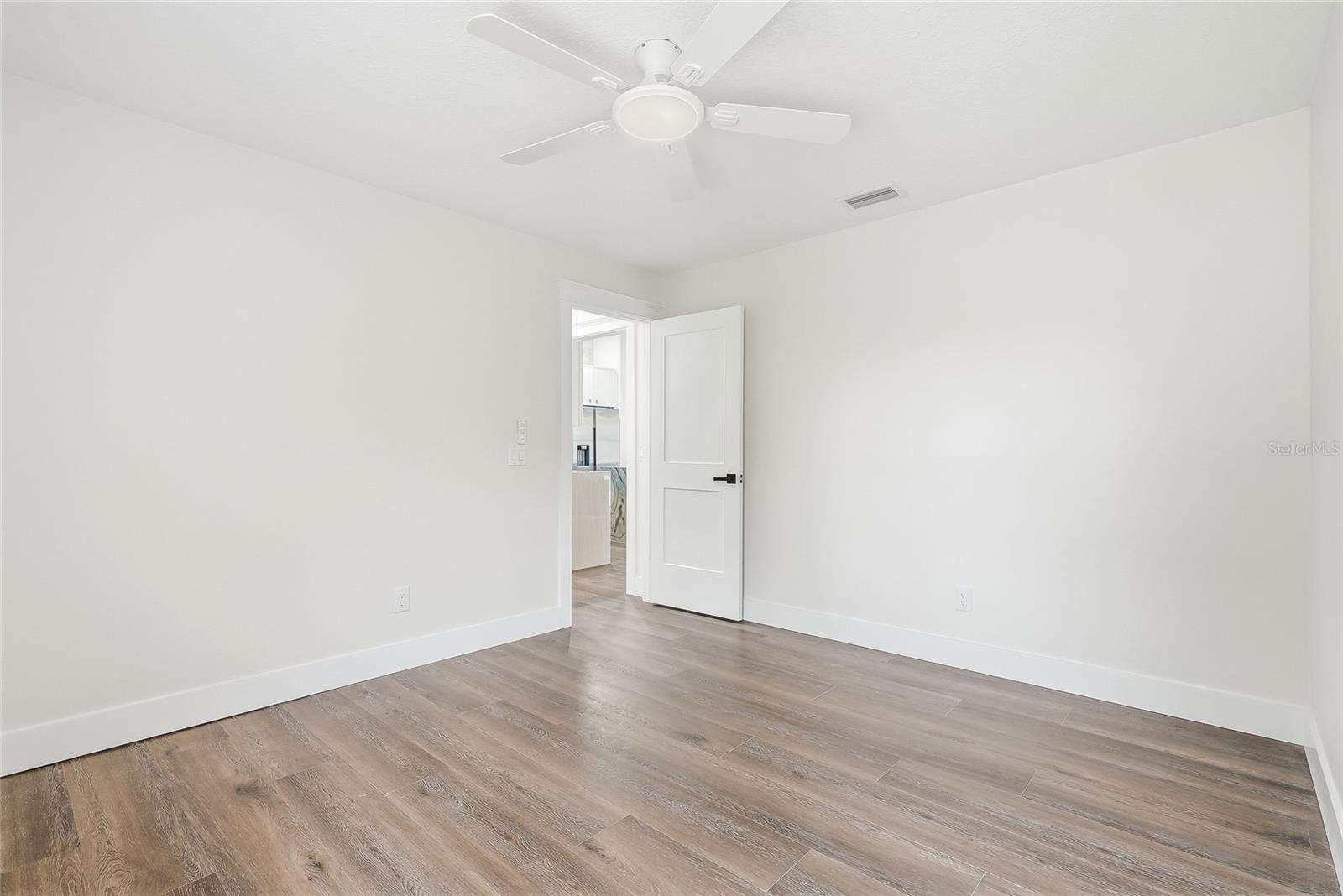 2602 S MILLER RD — photo 40