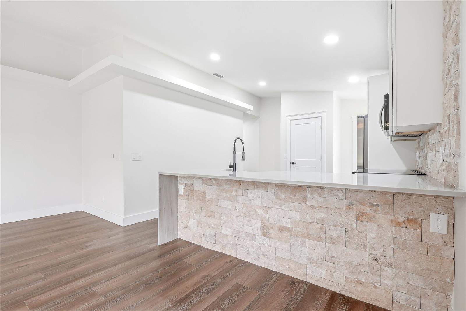 2602 S MILLER RD — photo 51