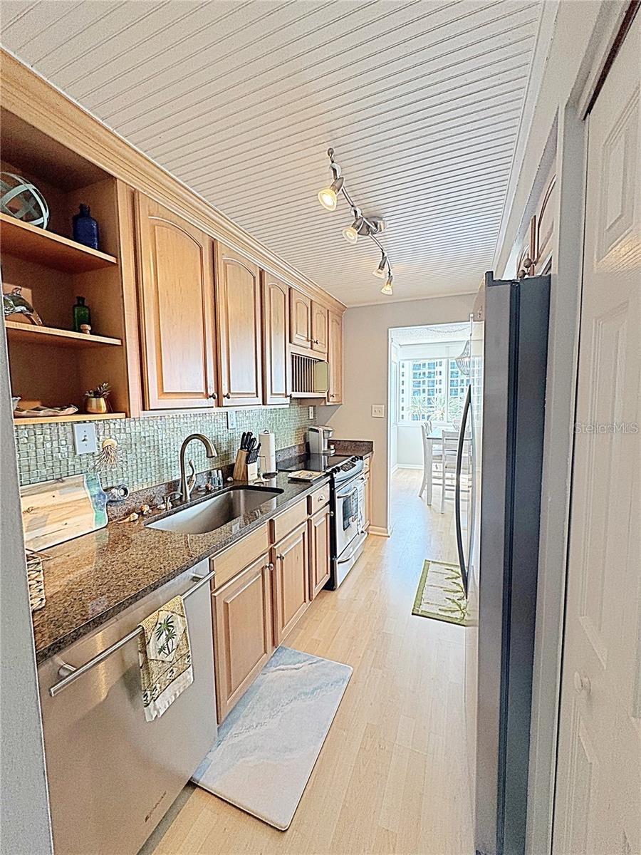 660 ISLAND WAY #502 — photo 17