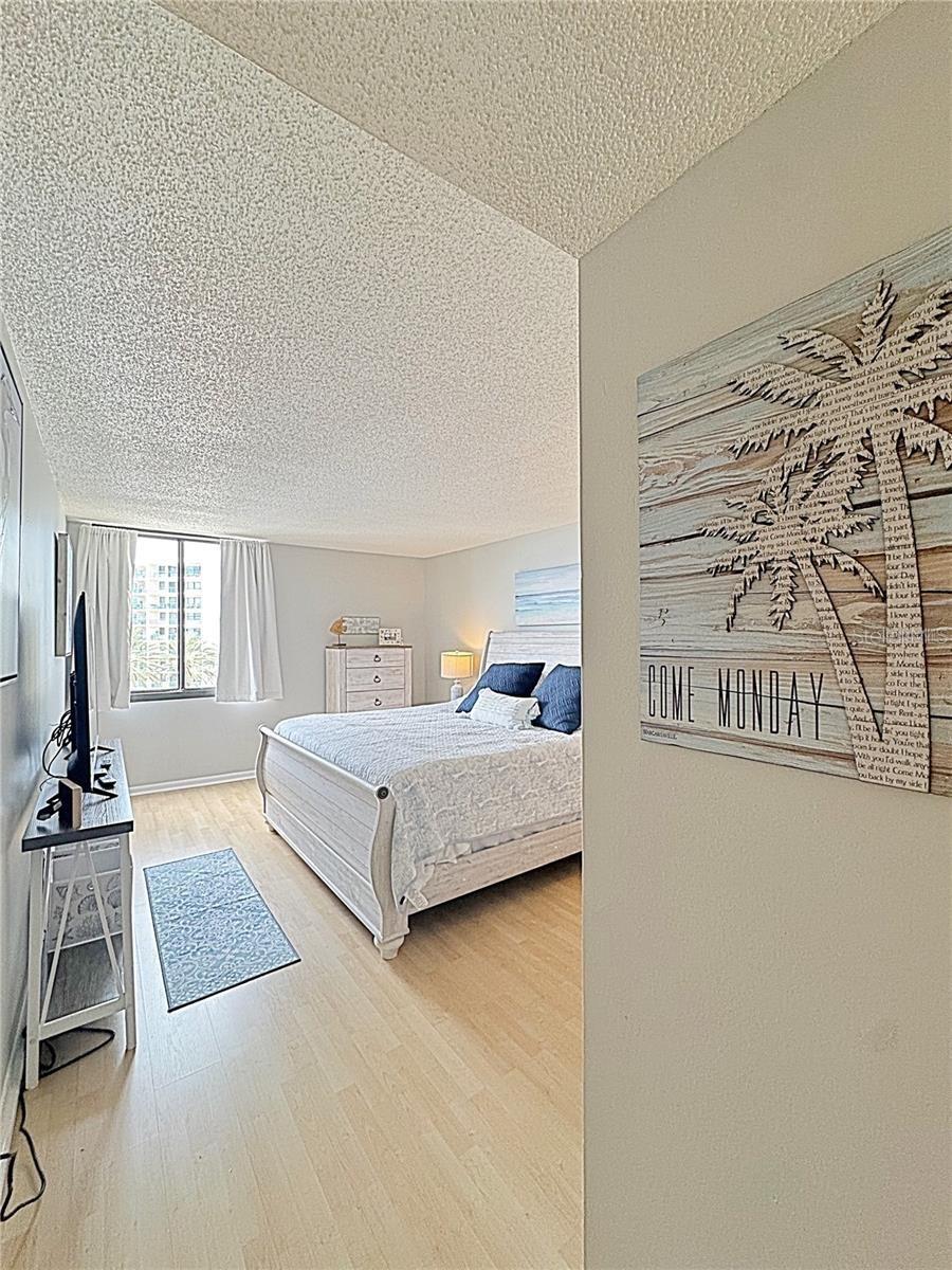 660 ISLAND WAY #502 — photo 33