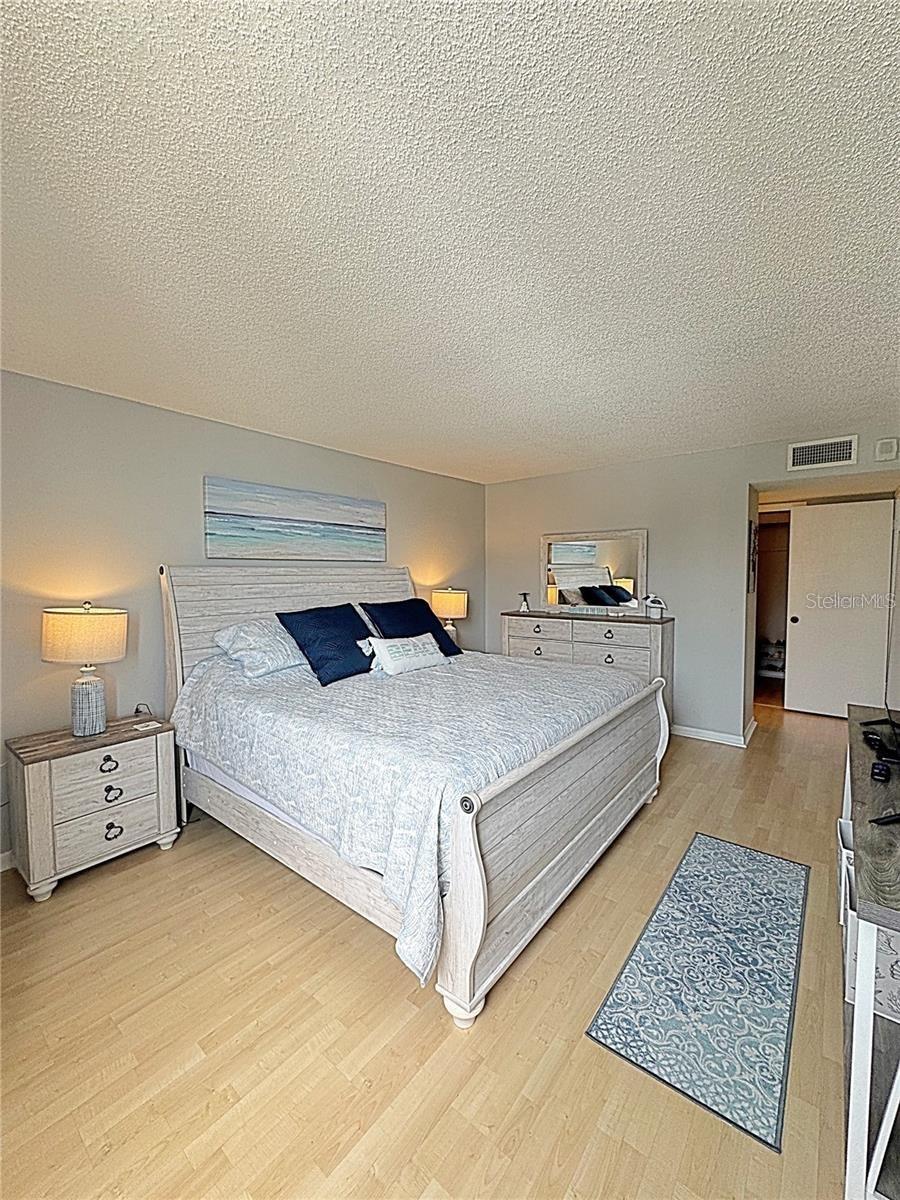660 ISLAND WAY #502 — photo 32