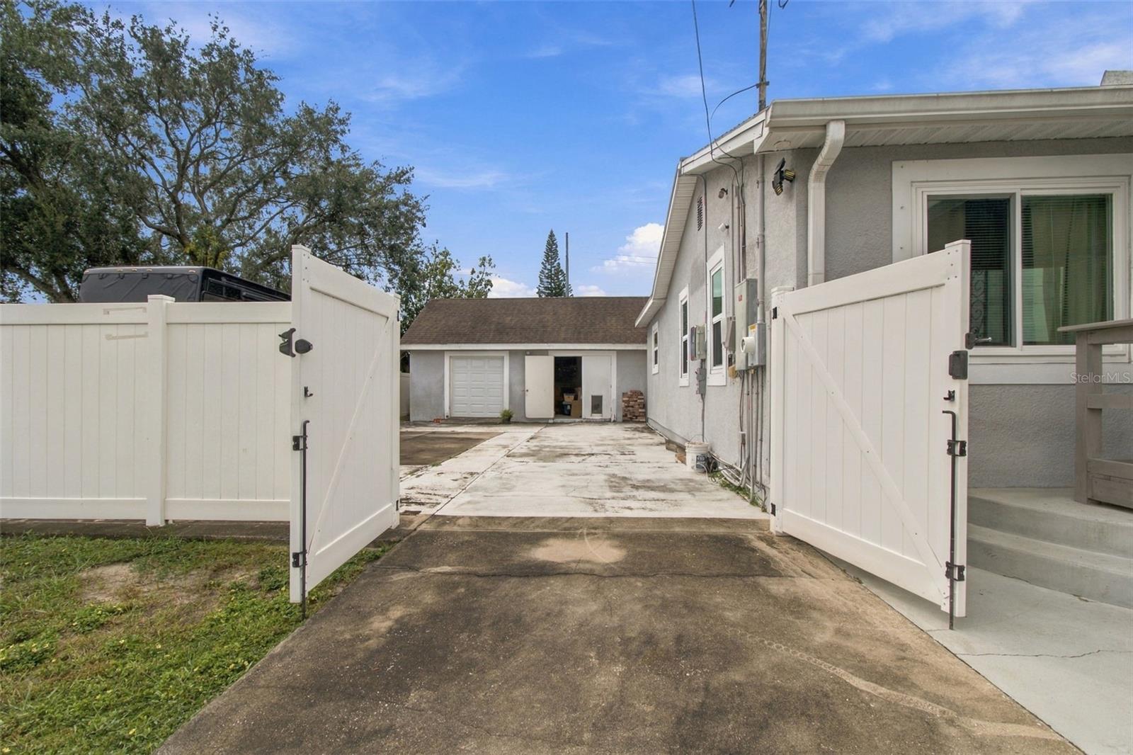 2908 W ARCH ST — photo 46