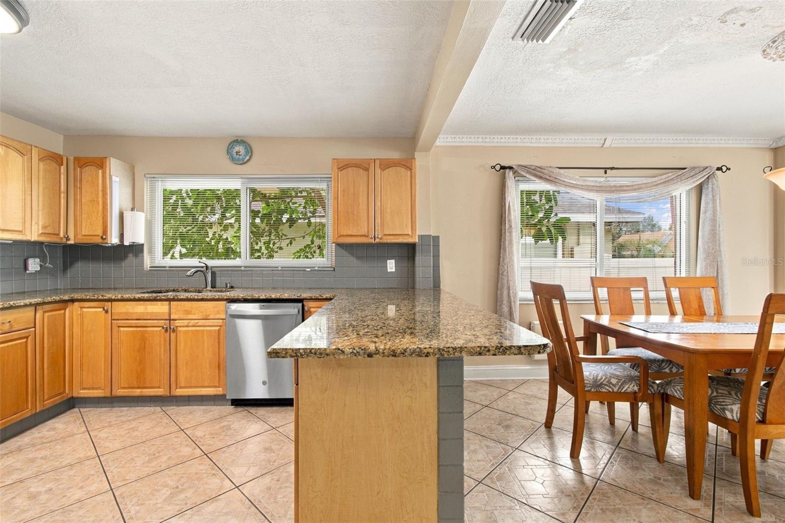 2908 W ARCH ST — photo 15