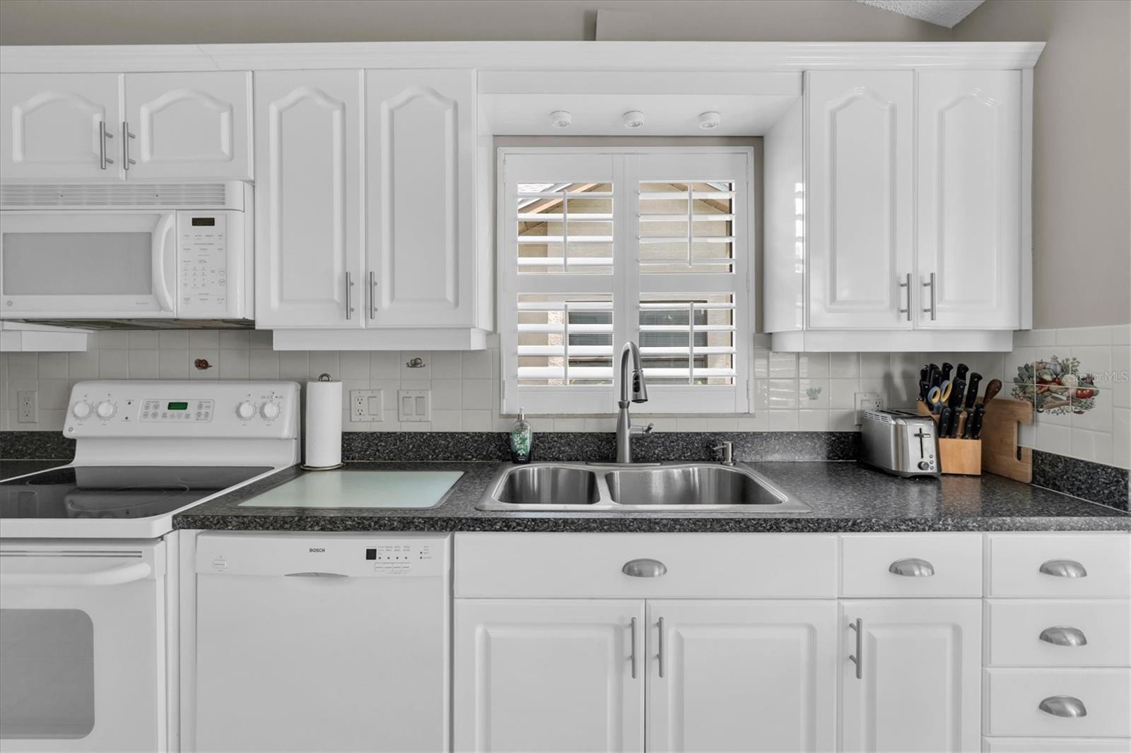 9126 BASSETT LN — photo 11