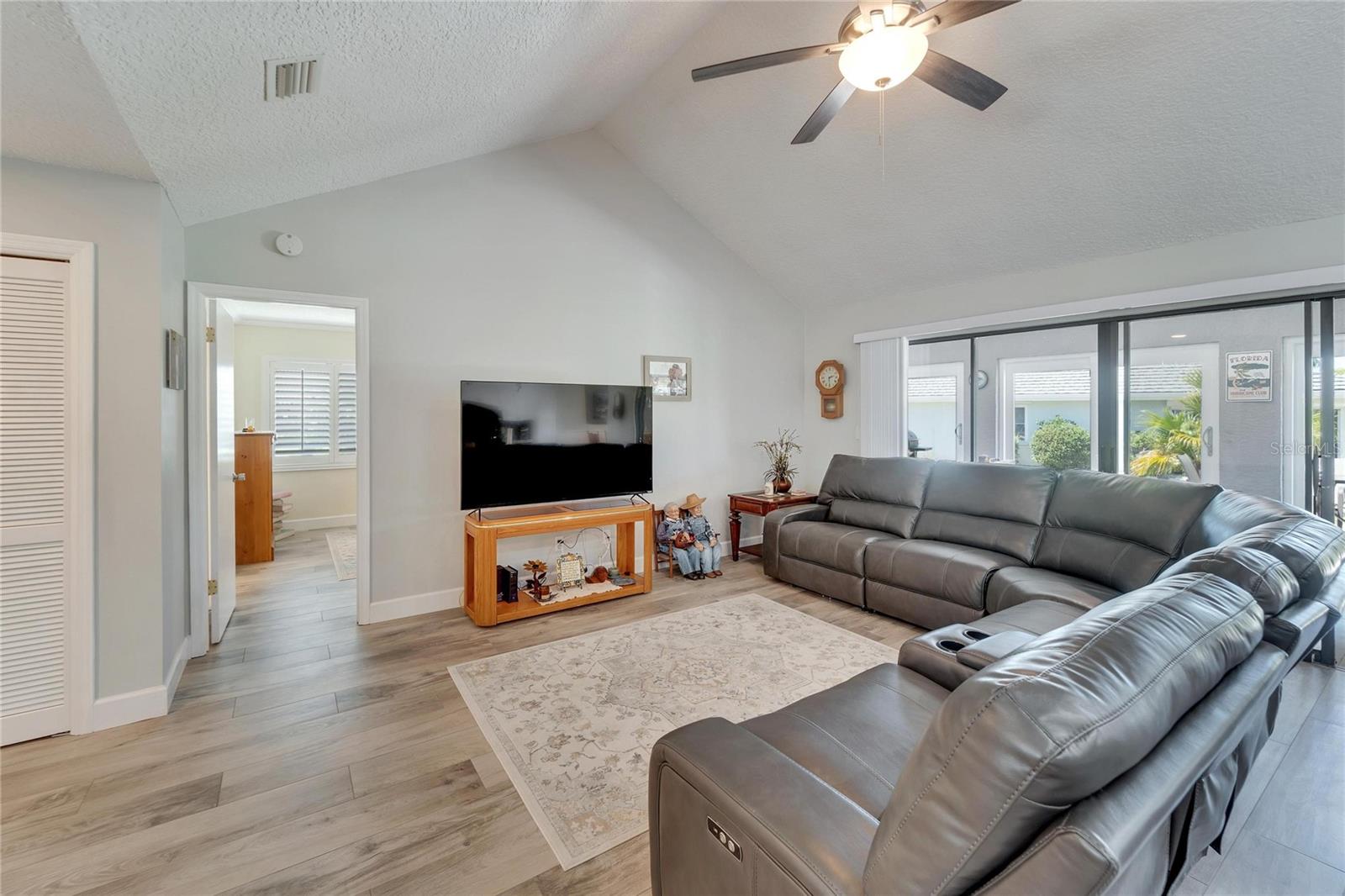 1839 WOLF LAUREL DR — photo 9