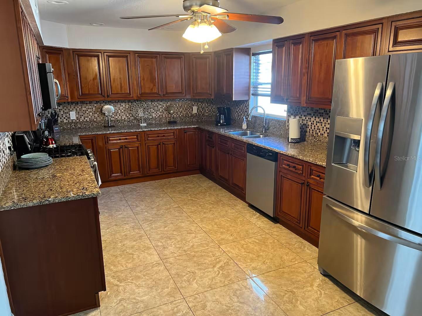 6403 EVERGREEN AVE — photo 3