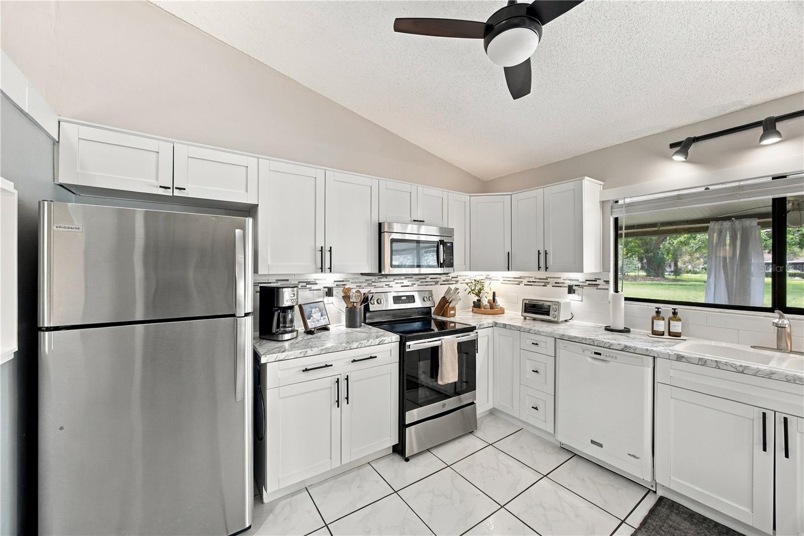 4008 SHORESIDE CIR — photo 5