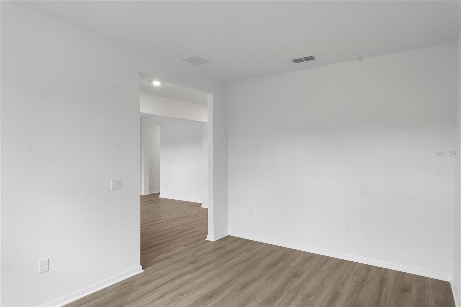17572 VALLEYWOOD PKWY — photo 32