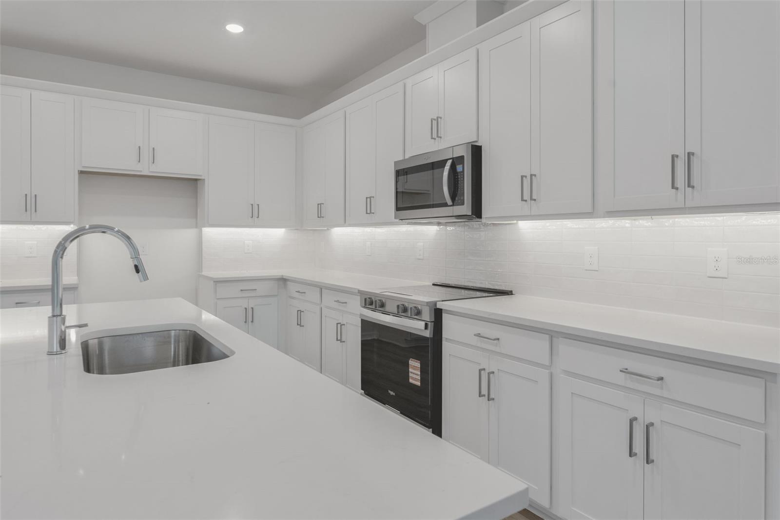 17572 VALLEYWOOD PKWY — photo 23