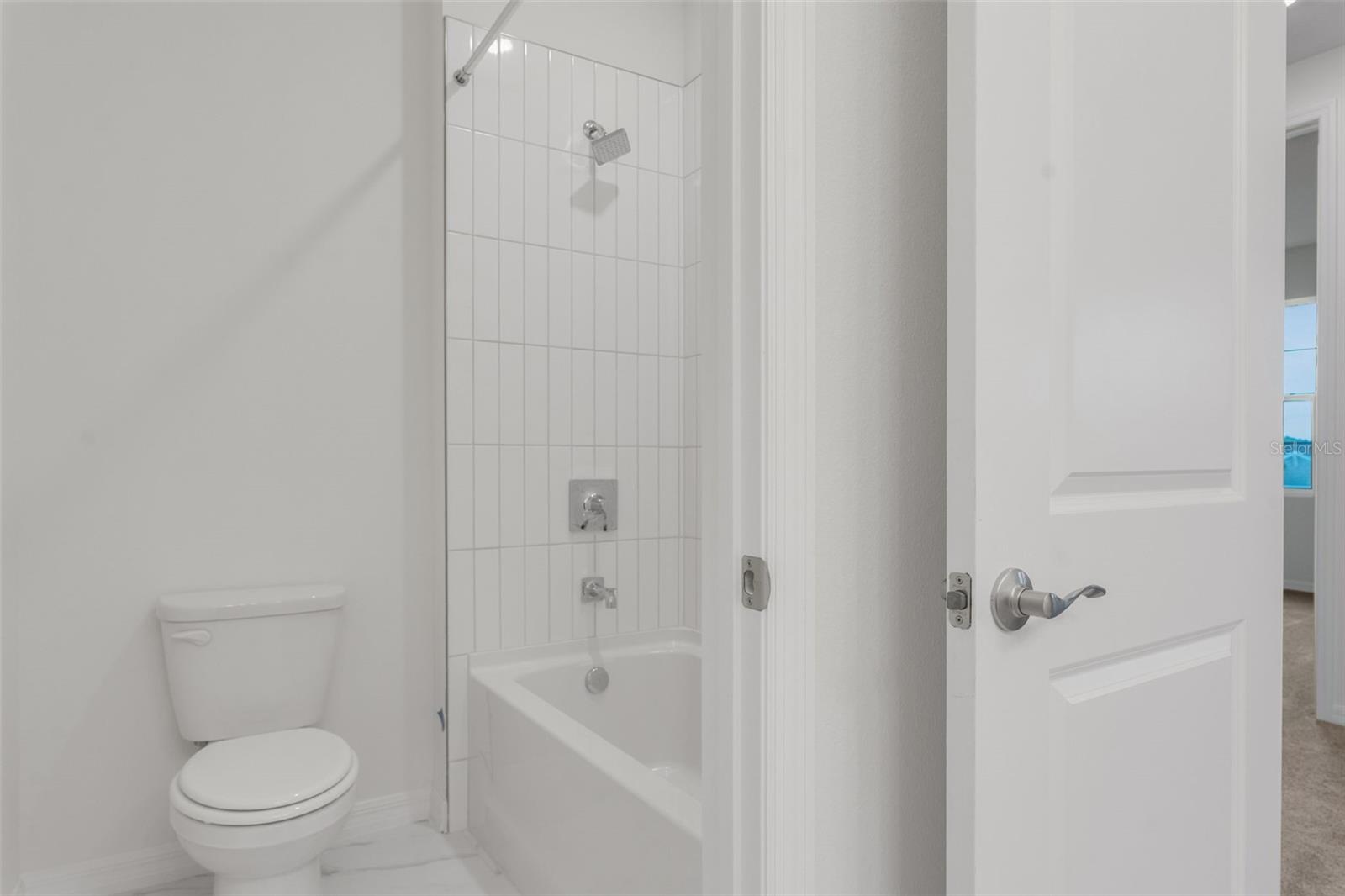 17572 VALLEYWOOD PKWY — photo 44