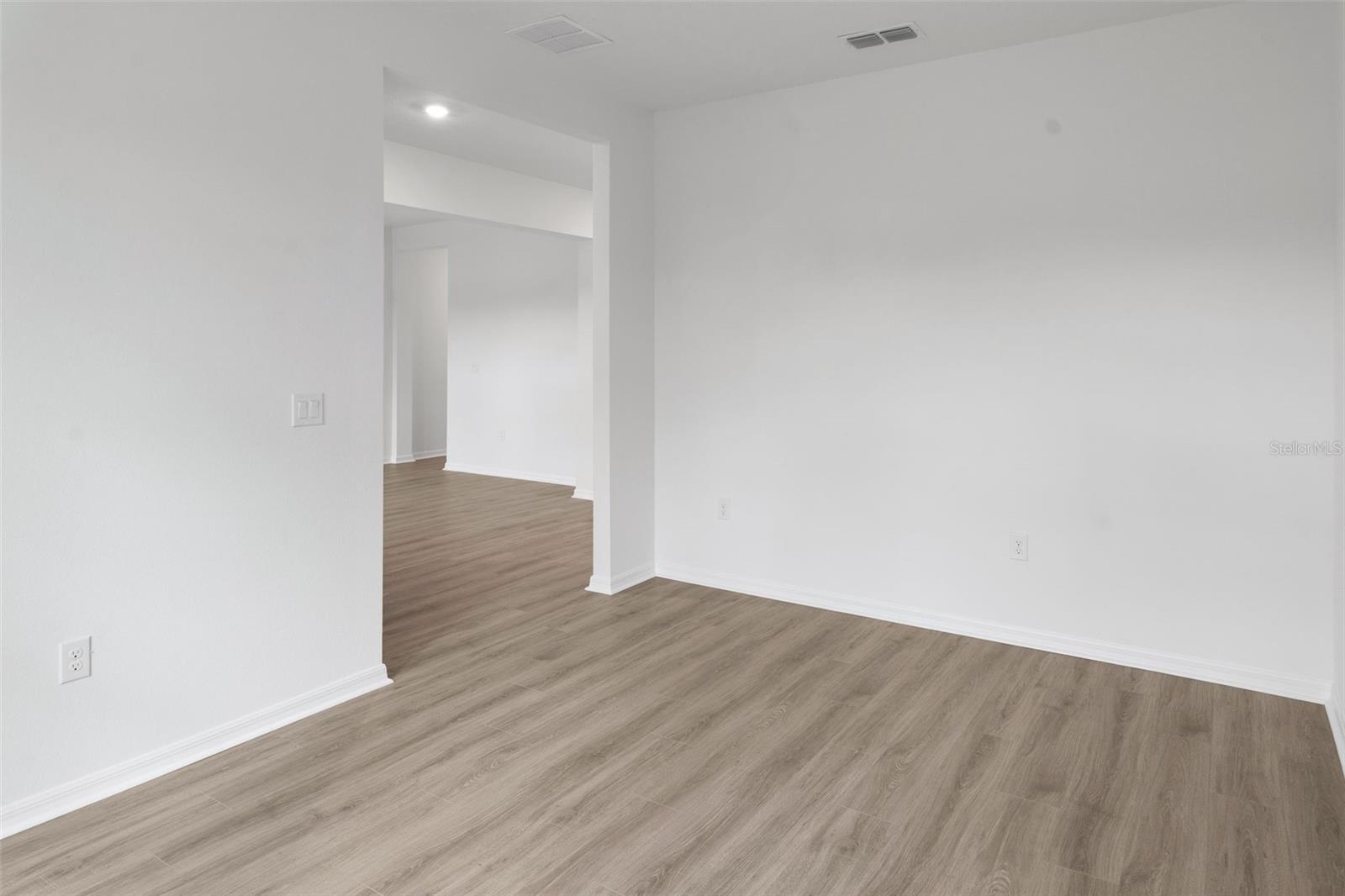 17572 VALLEYWOOD PKWY — photo 33
