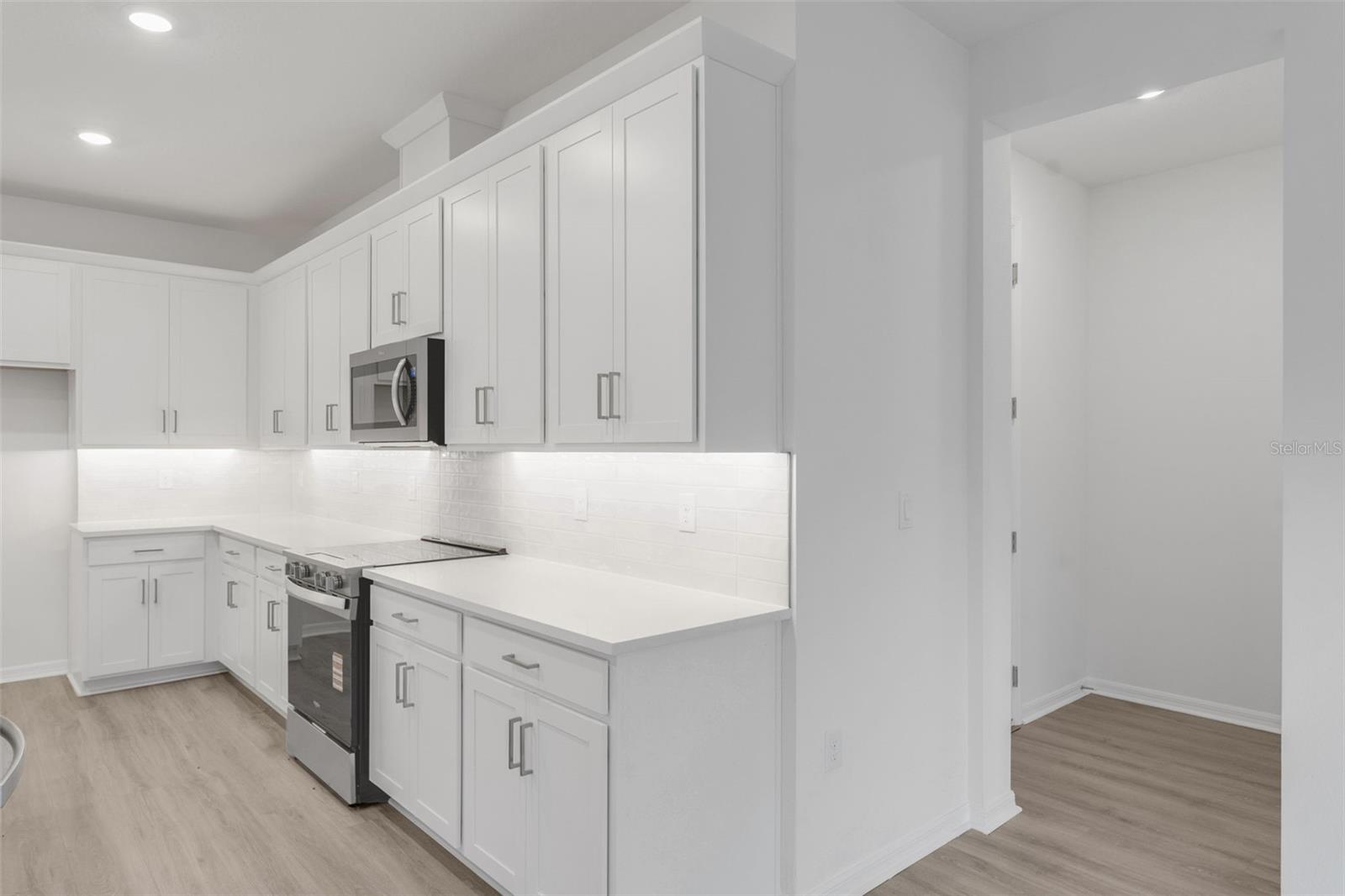 17572 VALLEYWOOD PKWY — photo 18