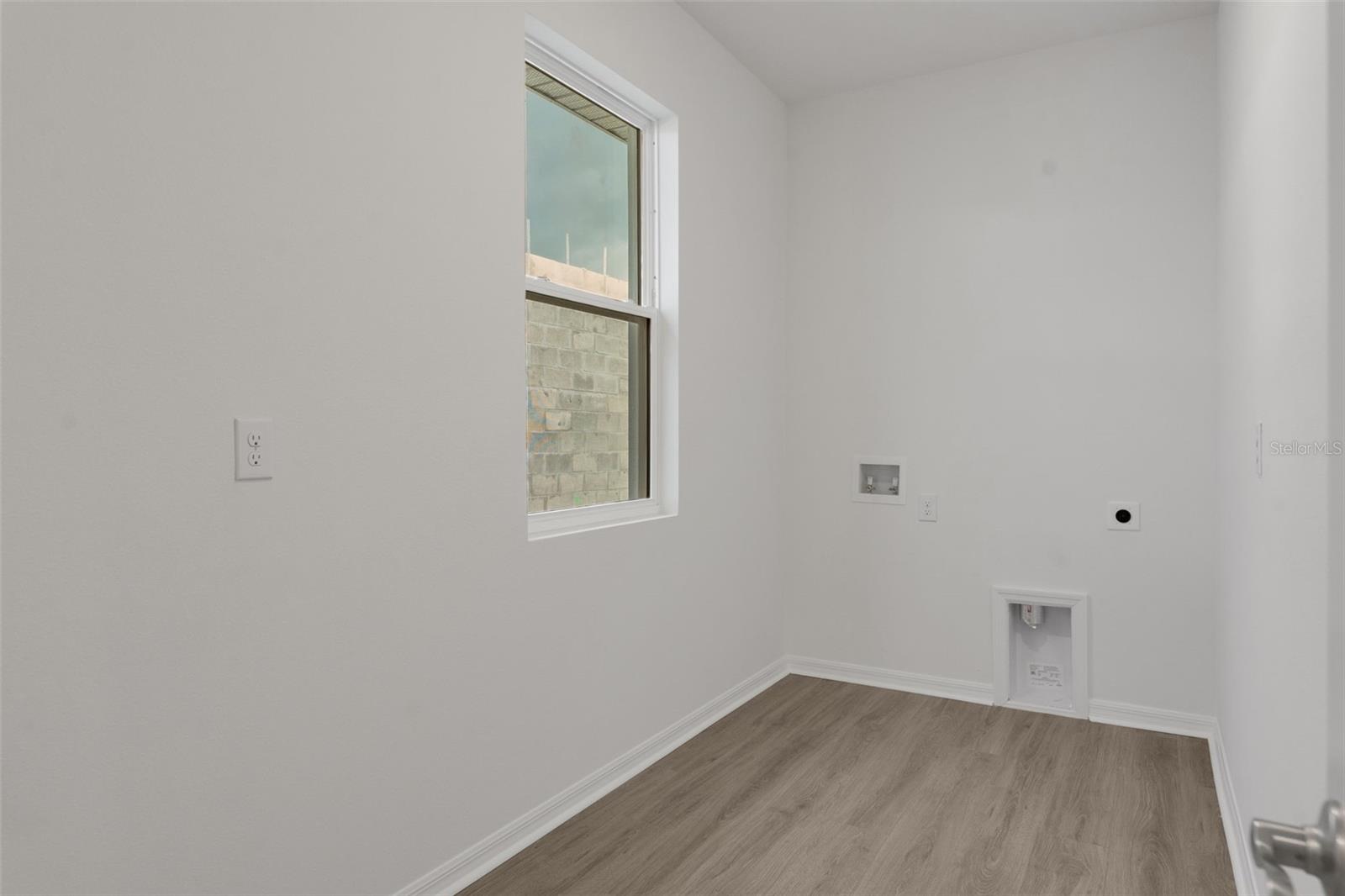17572 VALLEYWOOD PKWY — photo 19