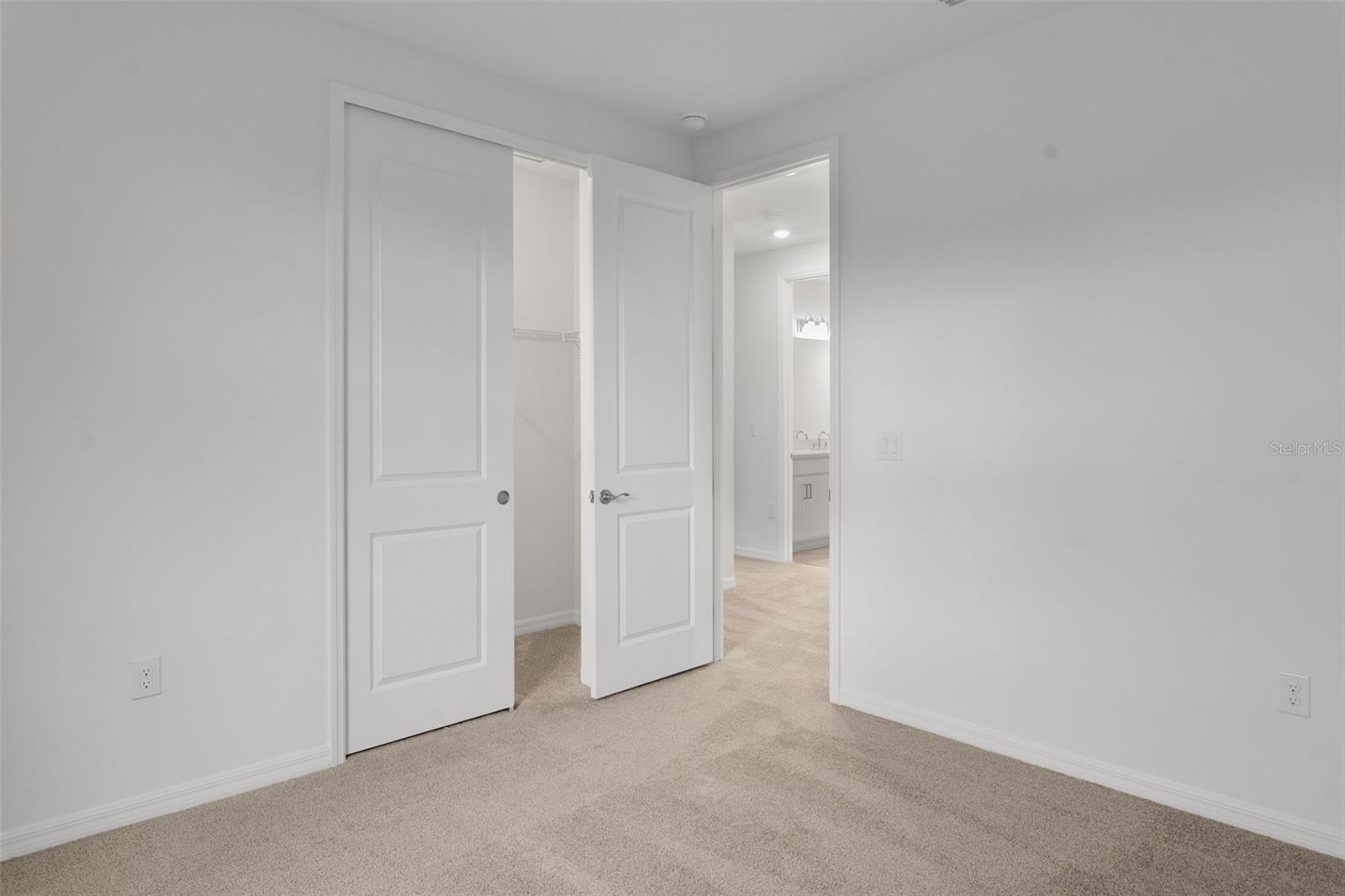 17572 VALLEYWOOD PKWY — photo 47