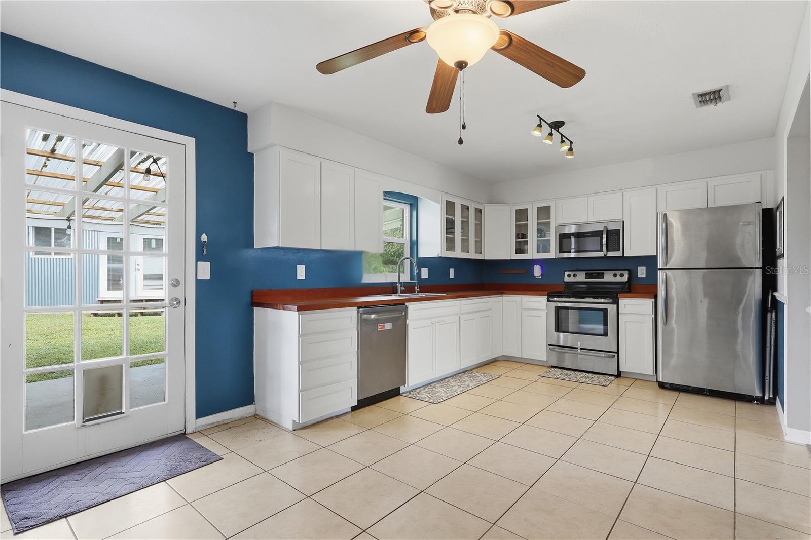 37235 HANNAH LN — photo 16