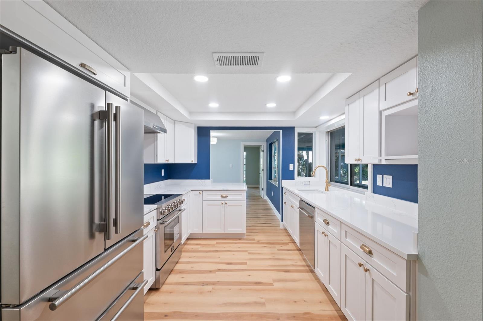 8103 GULF WAY — photo 6