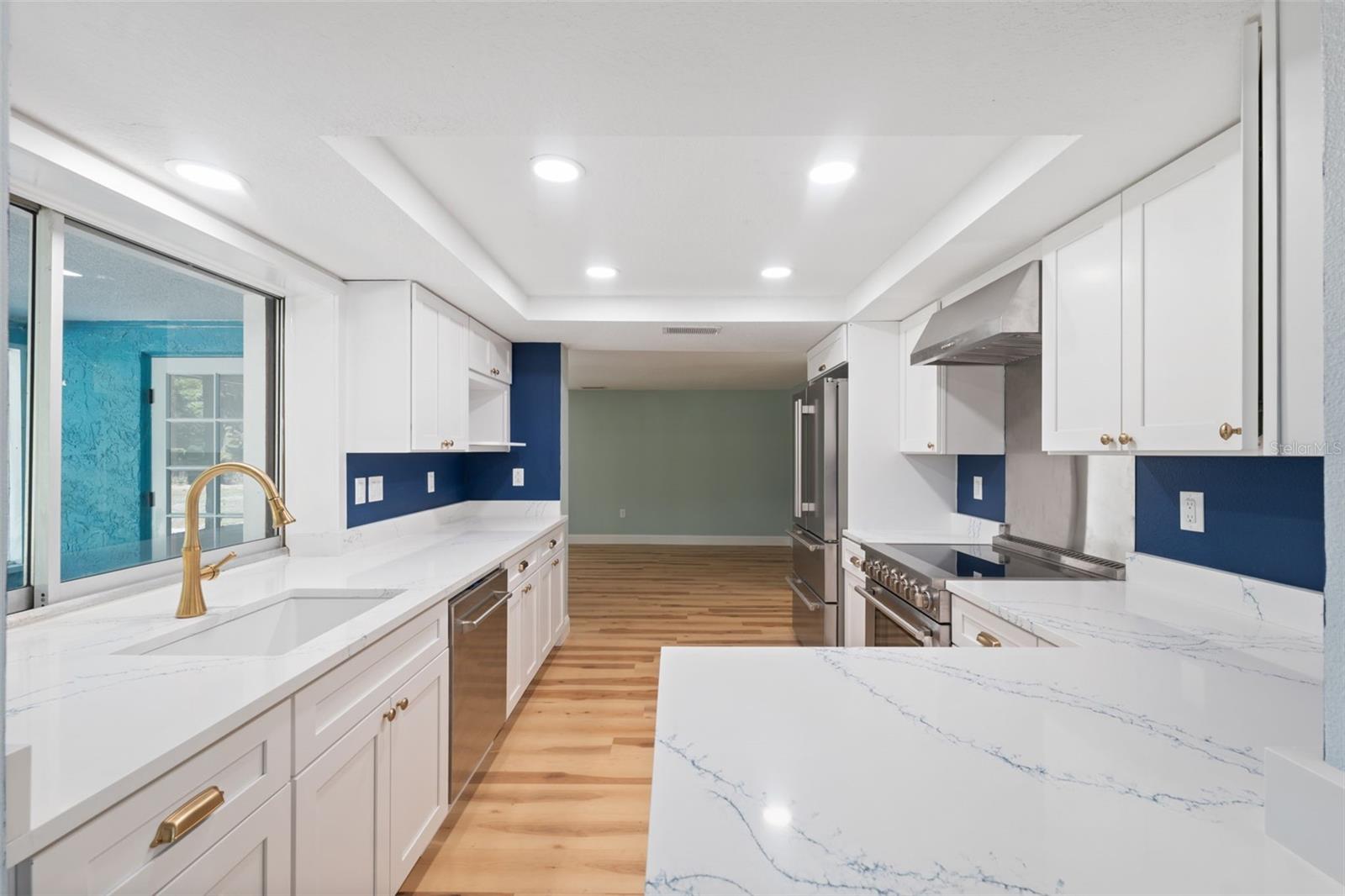 8103 GULF WAY — photo 9