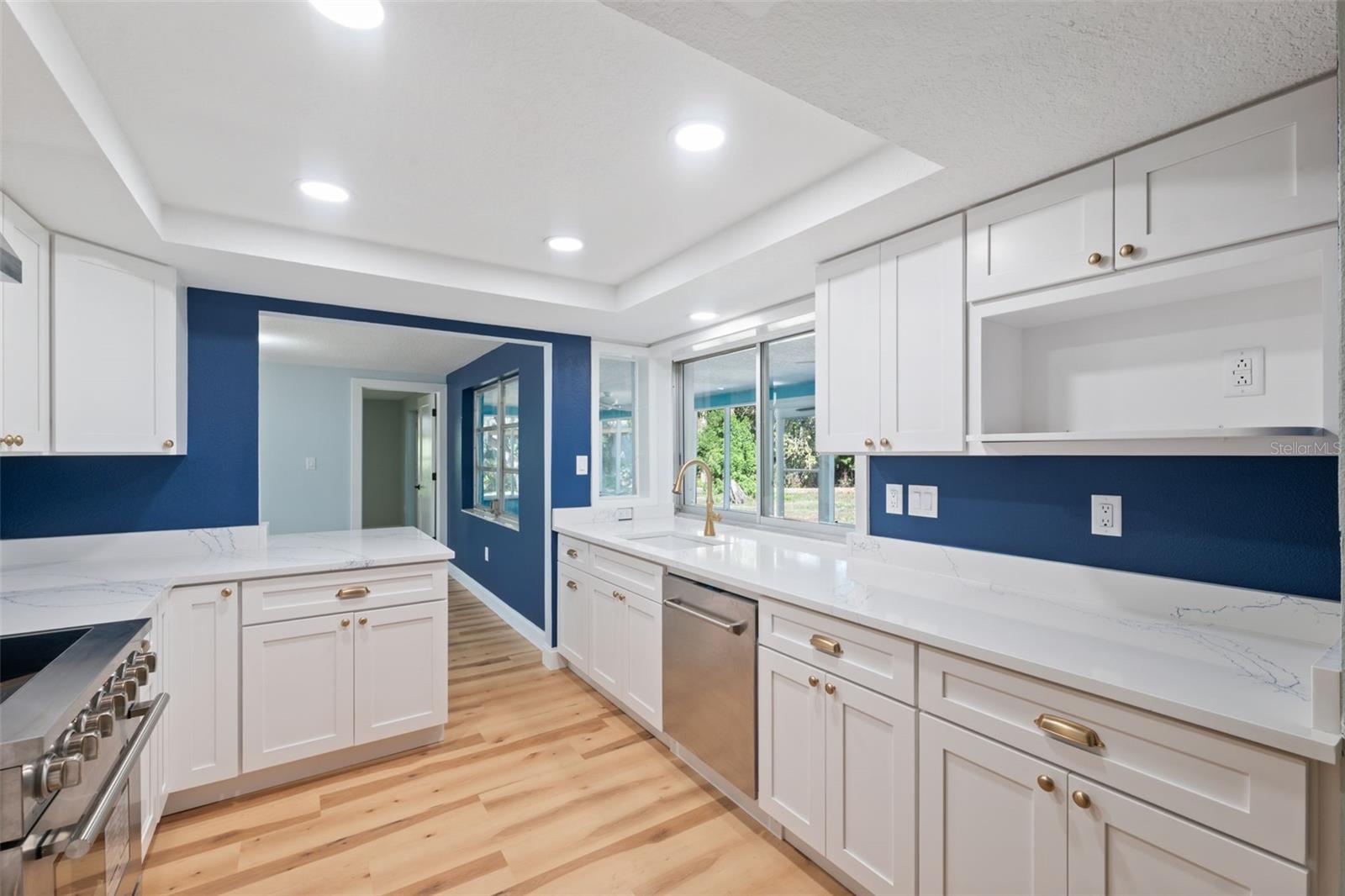 8103 GULF WAY — photo 7