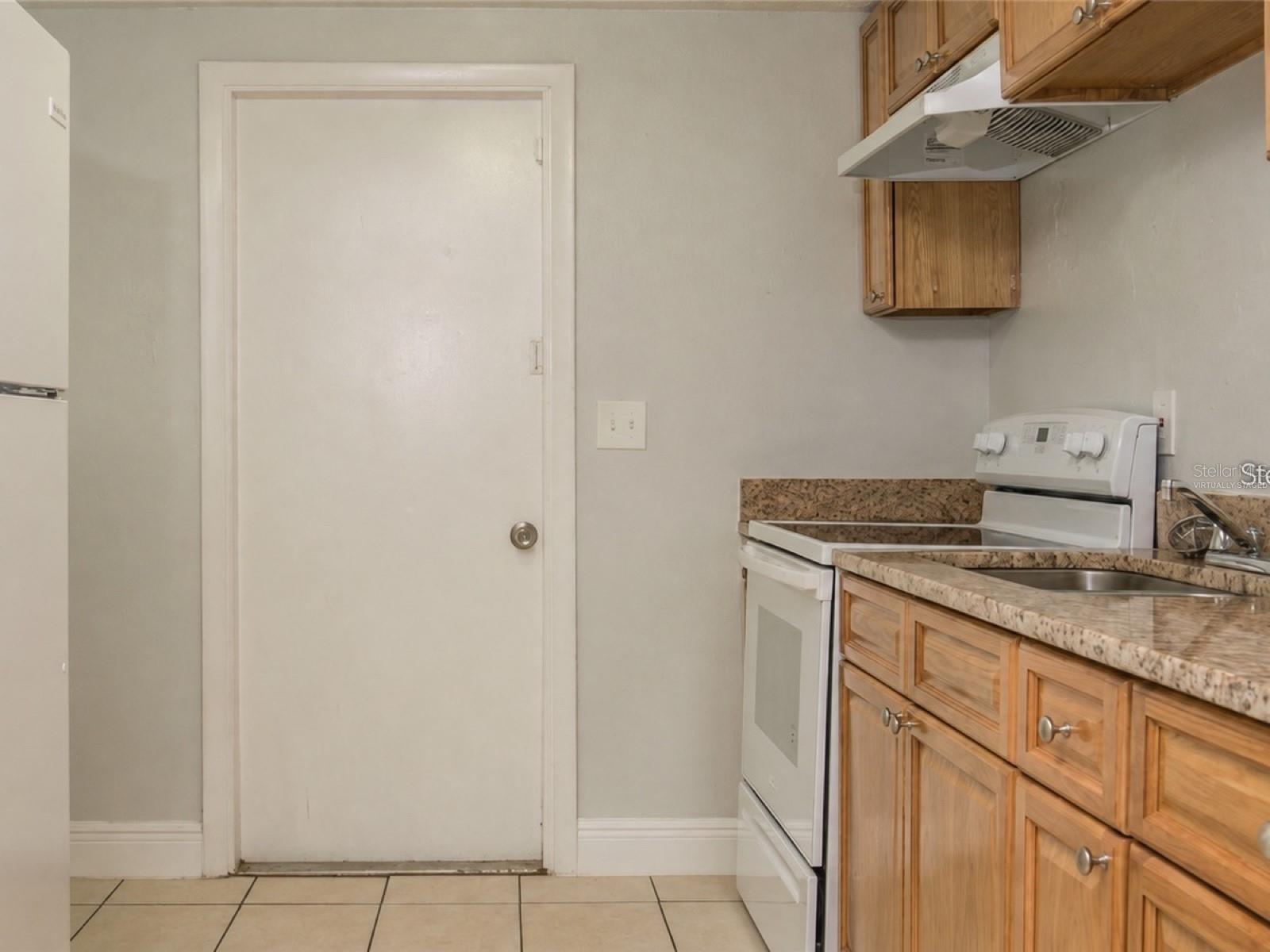 9416 GREYSTONE RD — photo 2
