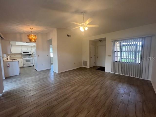 1052 DEER HOLLOW BLVD — photo 5