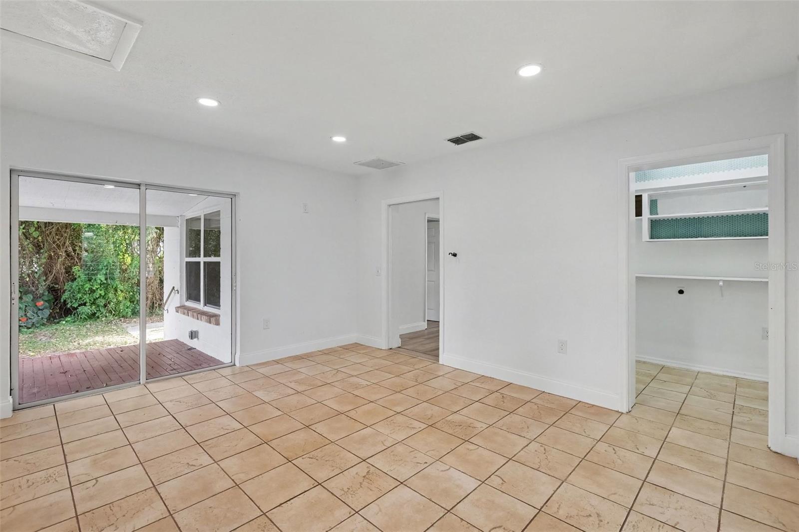 404 E MORGAN ST — photo 11