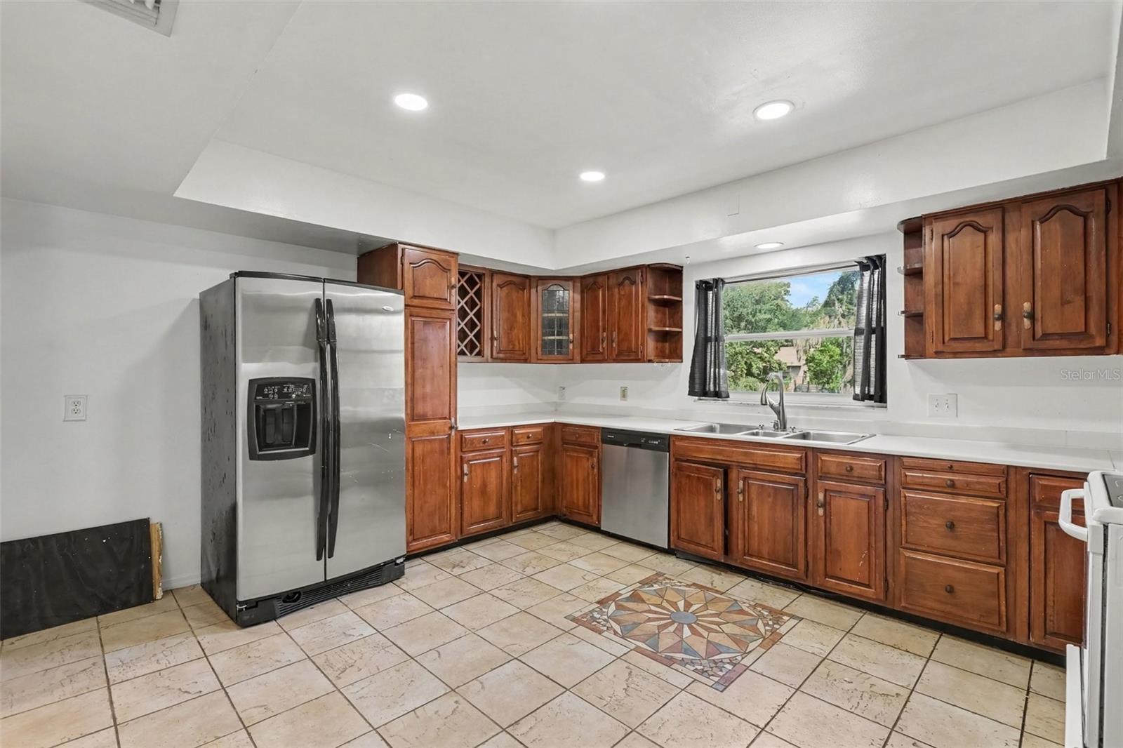 404 E MORGAN ST — photo 8