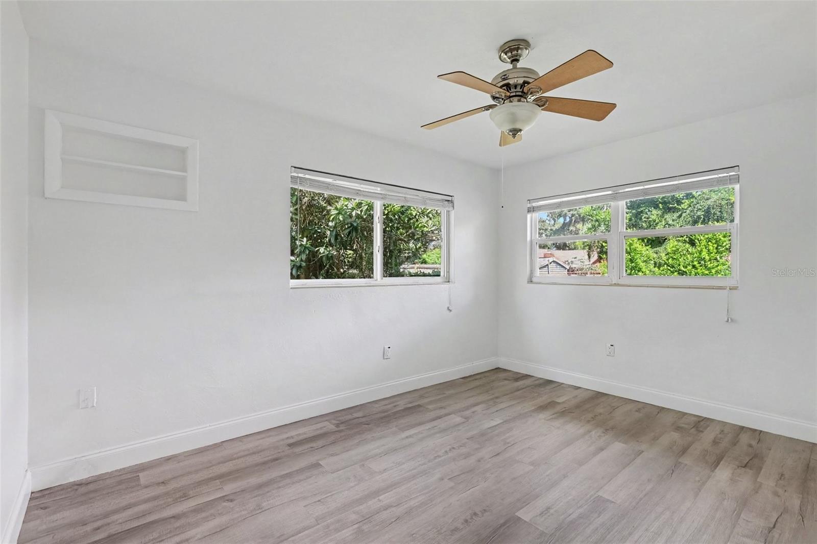 404 E MORGAN ST — photo 17