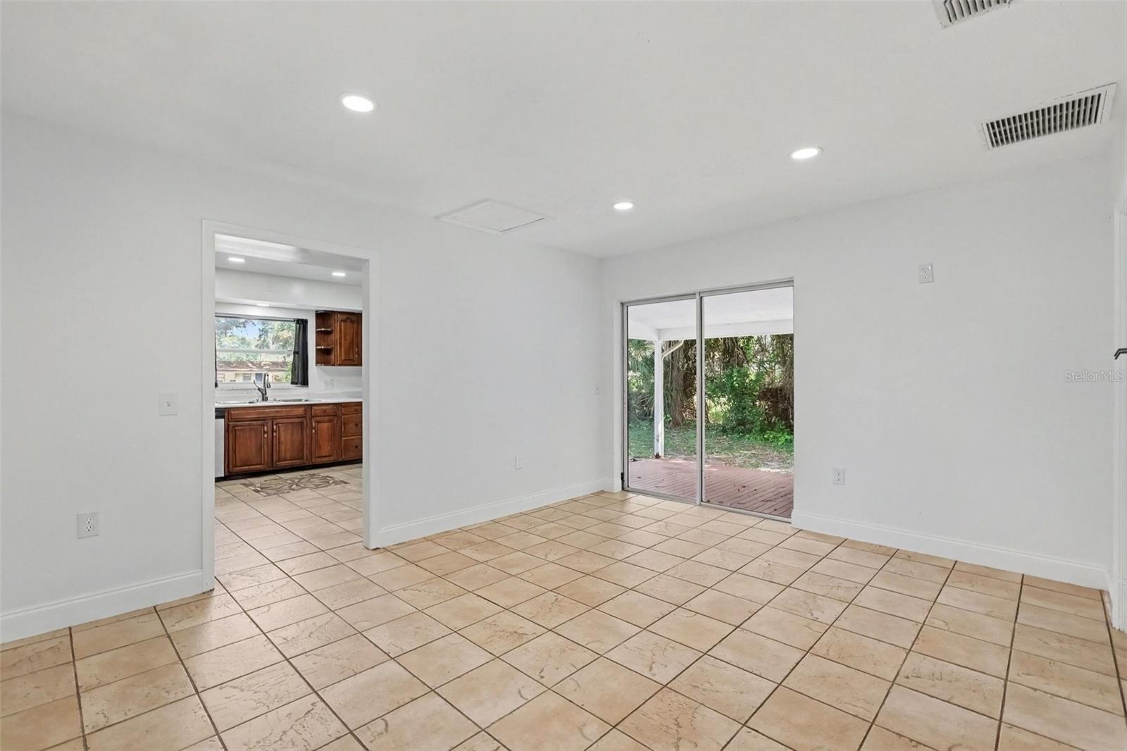 404 E MORGAN ST — photo 10