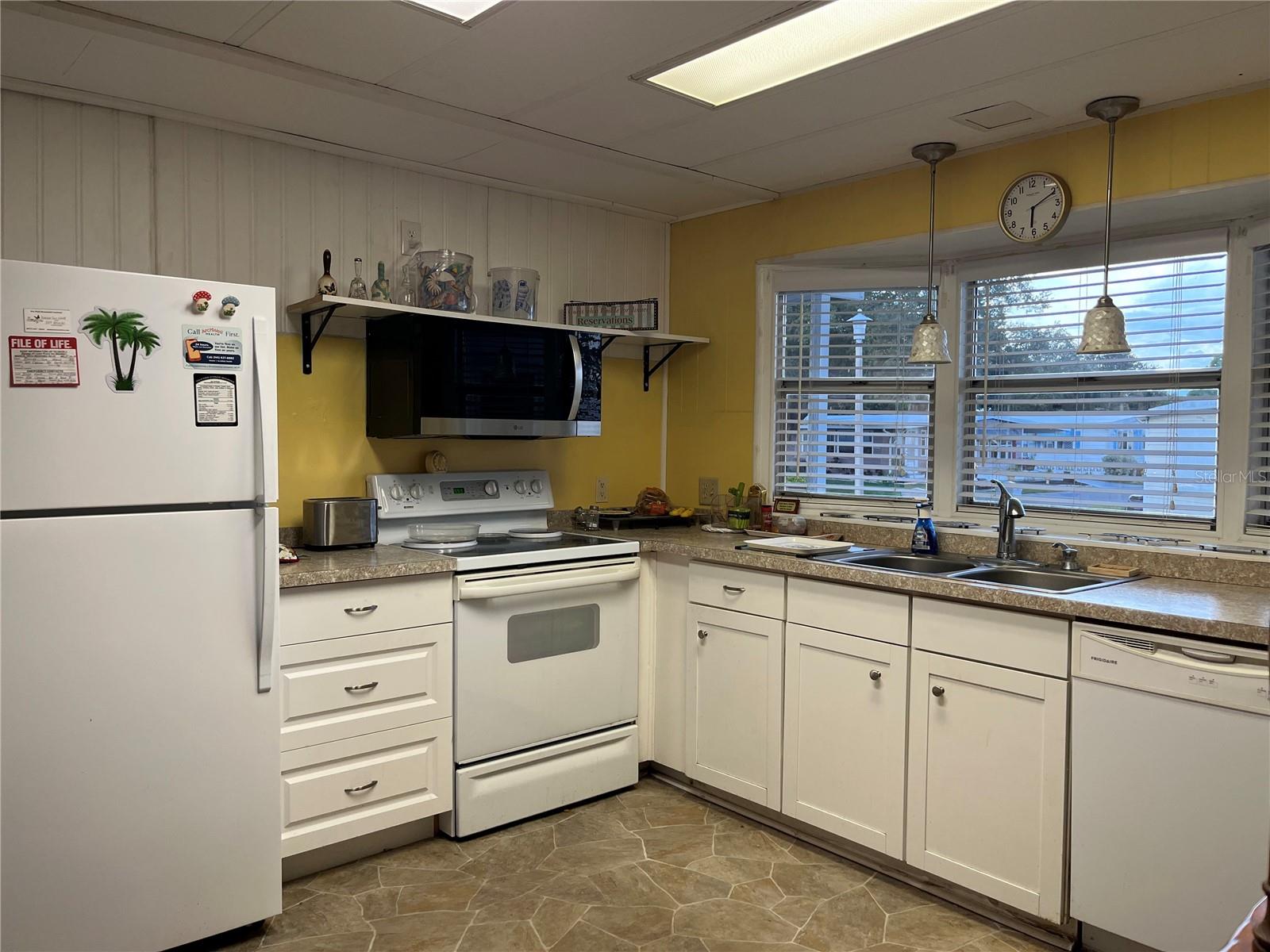 804 CERVINA DR N — photo 20