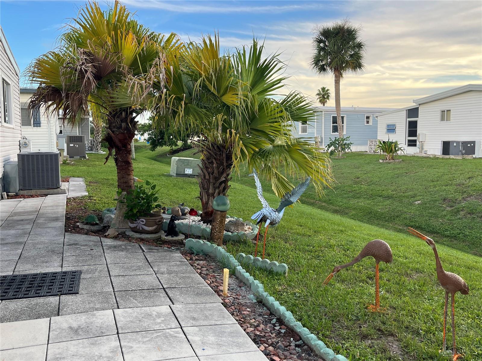 804 CERVINA DR N — photo 28