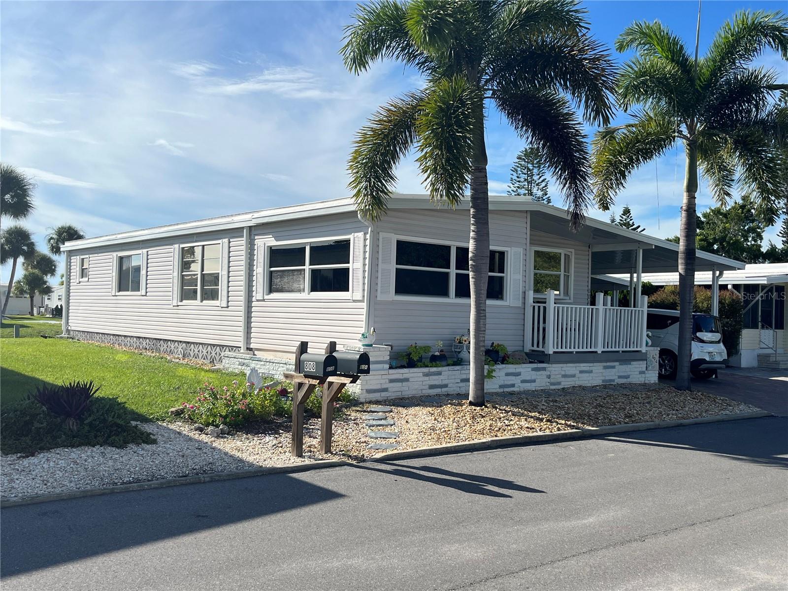 804 CERVINA DR N — photo 2