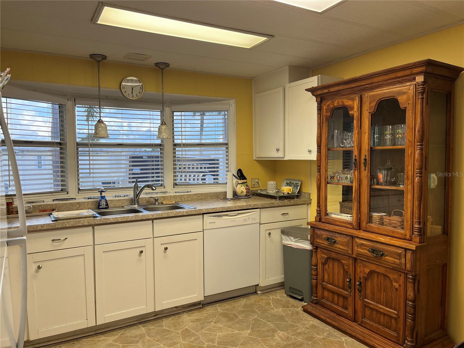804 CERVINA DR N — photo 19