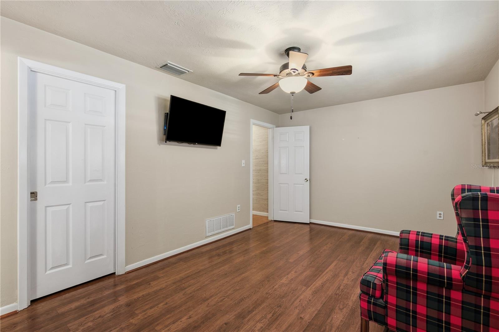 233 WESTWINDS DR — photo 21