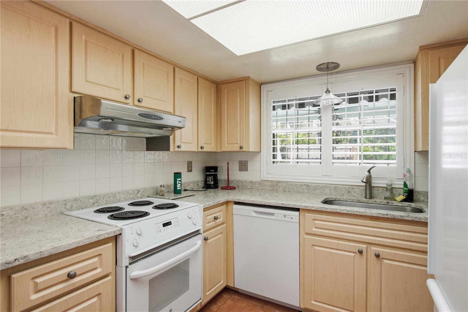 233 WESTWINDS DR — photo 18