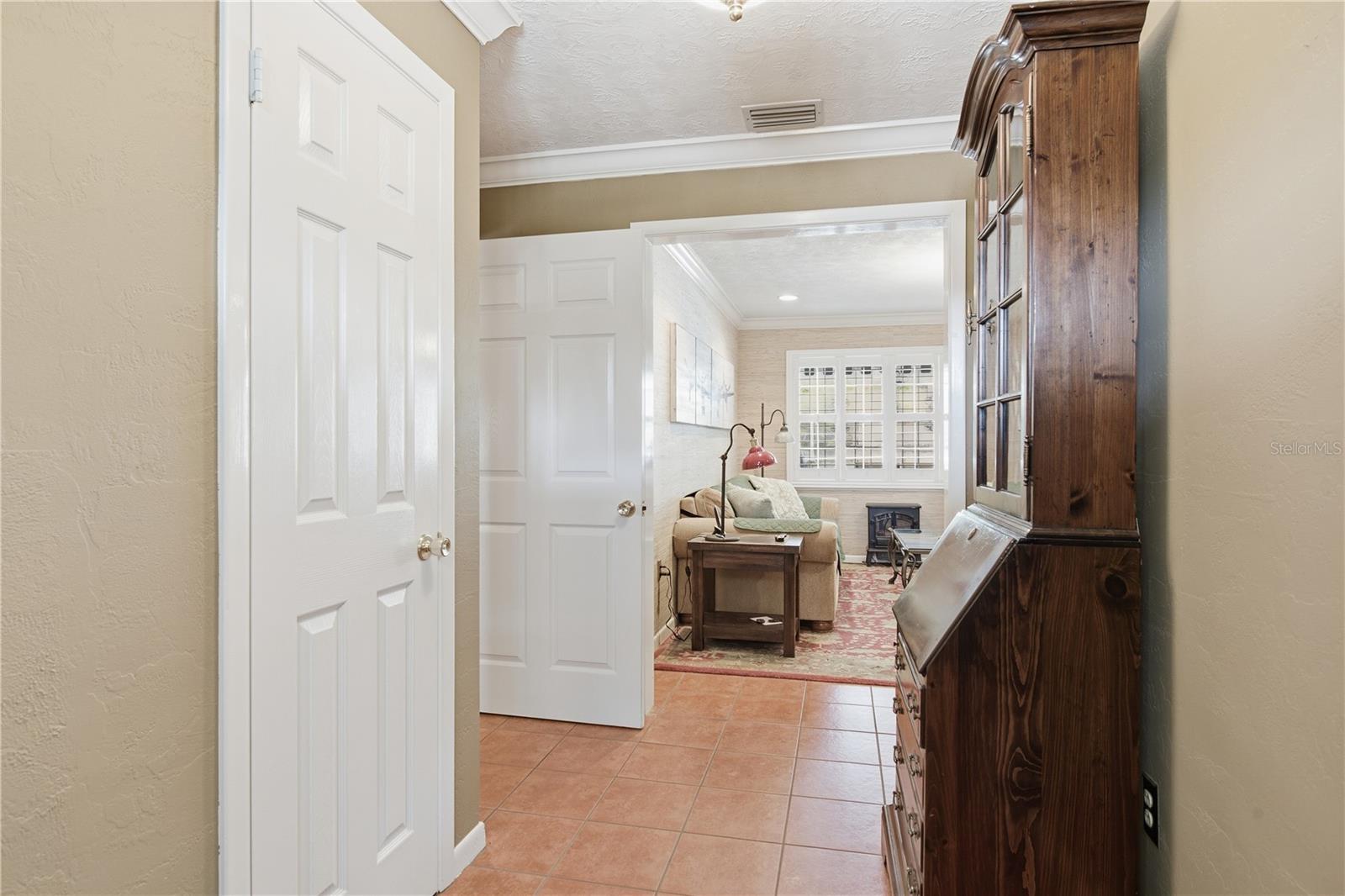 233 WESTWINDS DR — photo 6