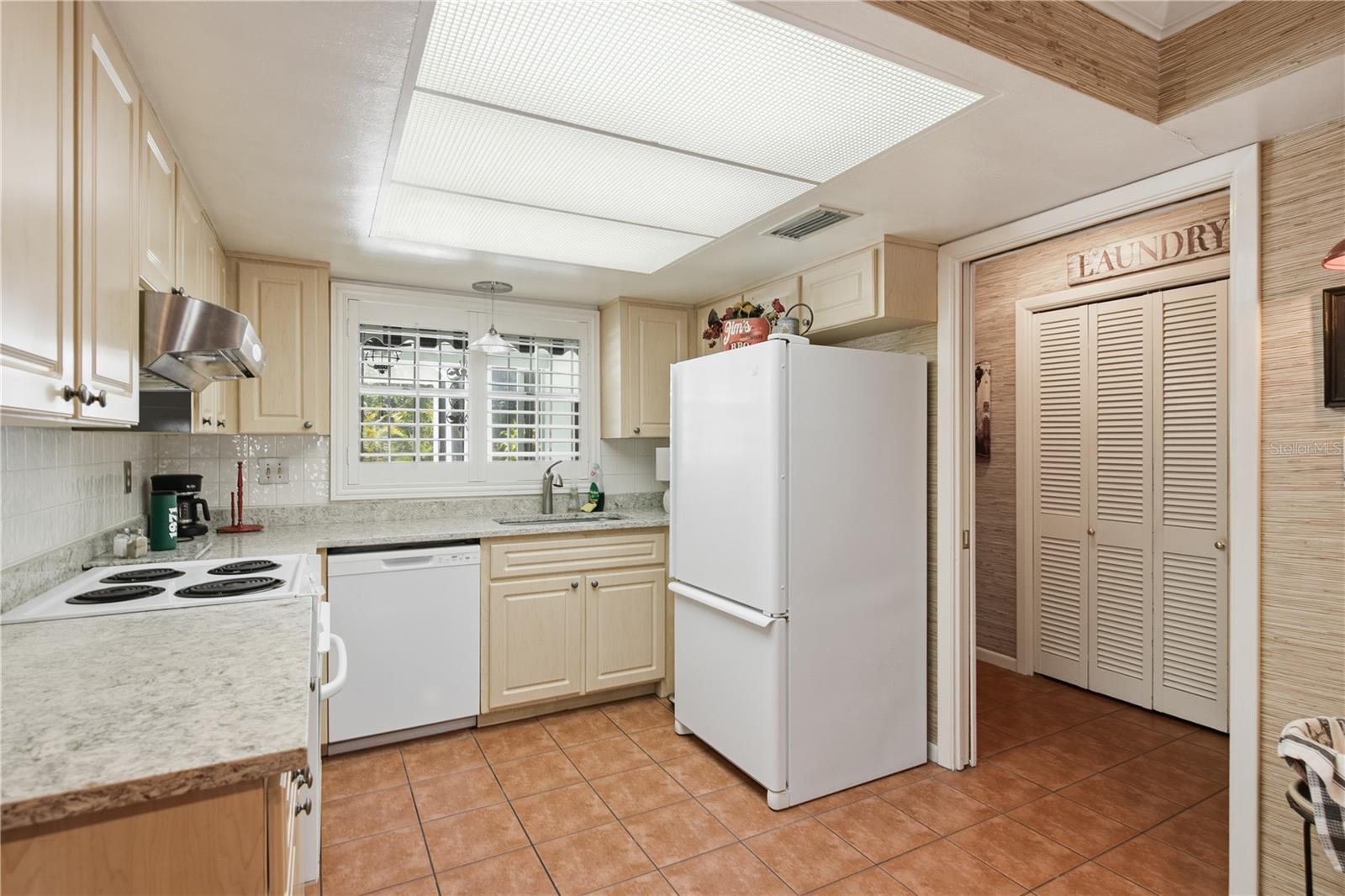 233 WESTWINDS DR — photo 16
