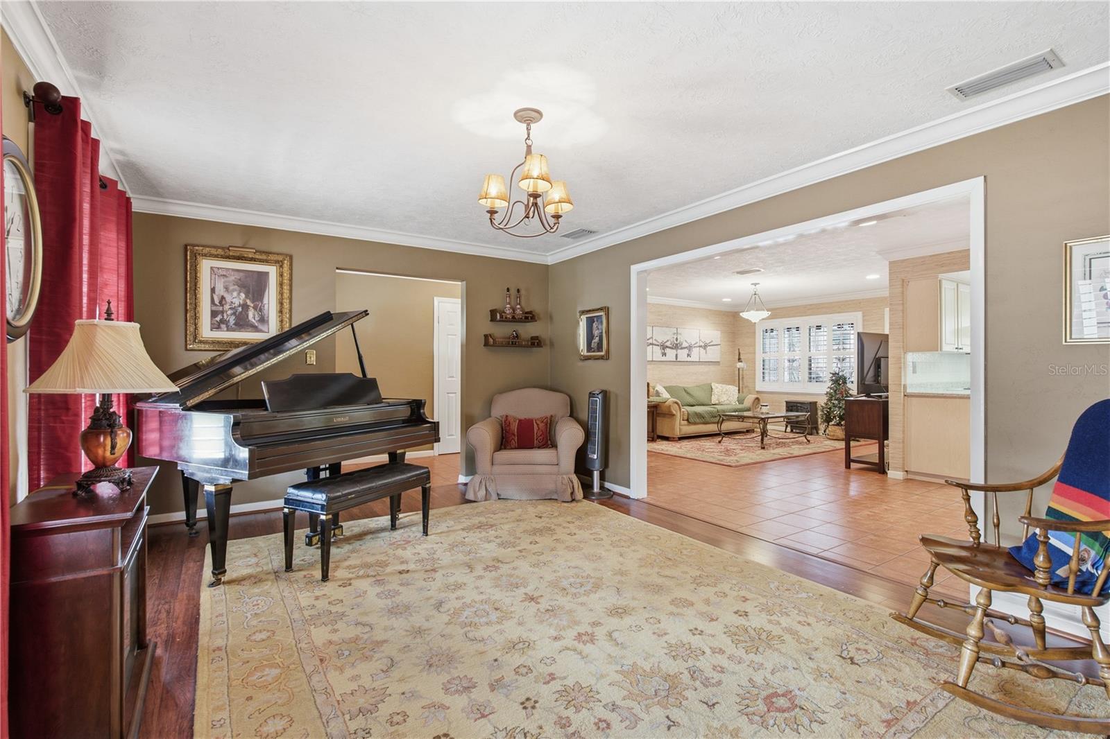 233 WESTWINDS DR — photo 9